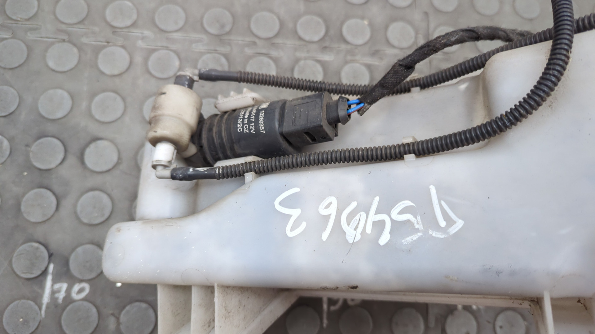 Бачок омывателя лобового стекла