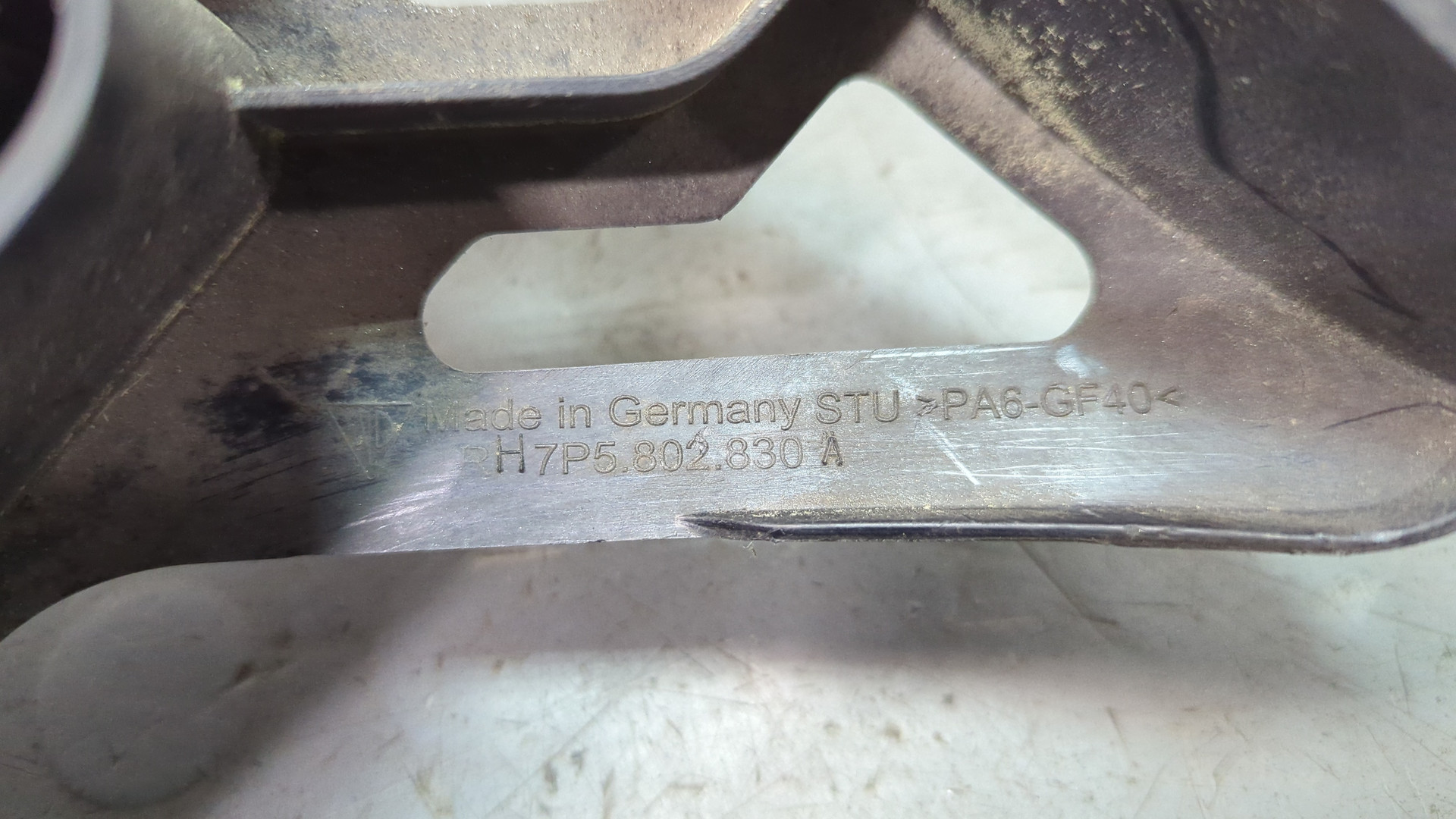 Заглушка поддомкратника