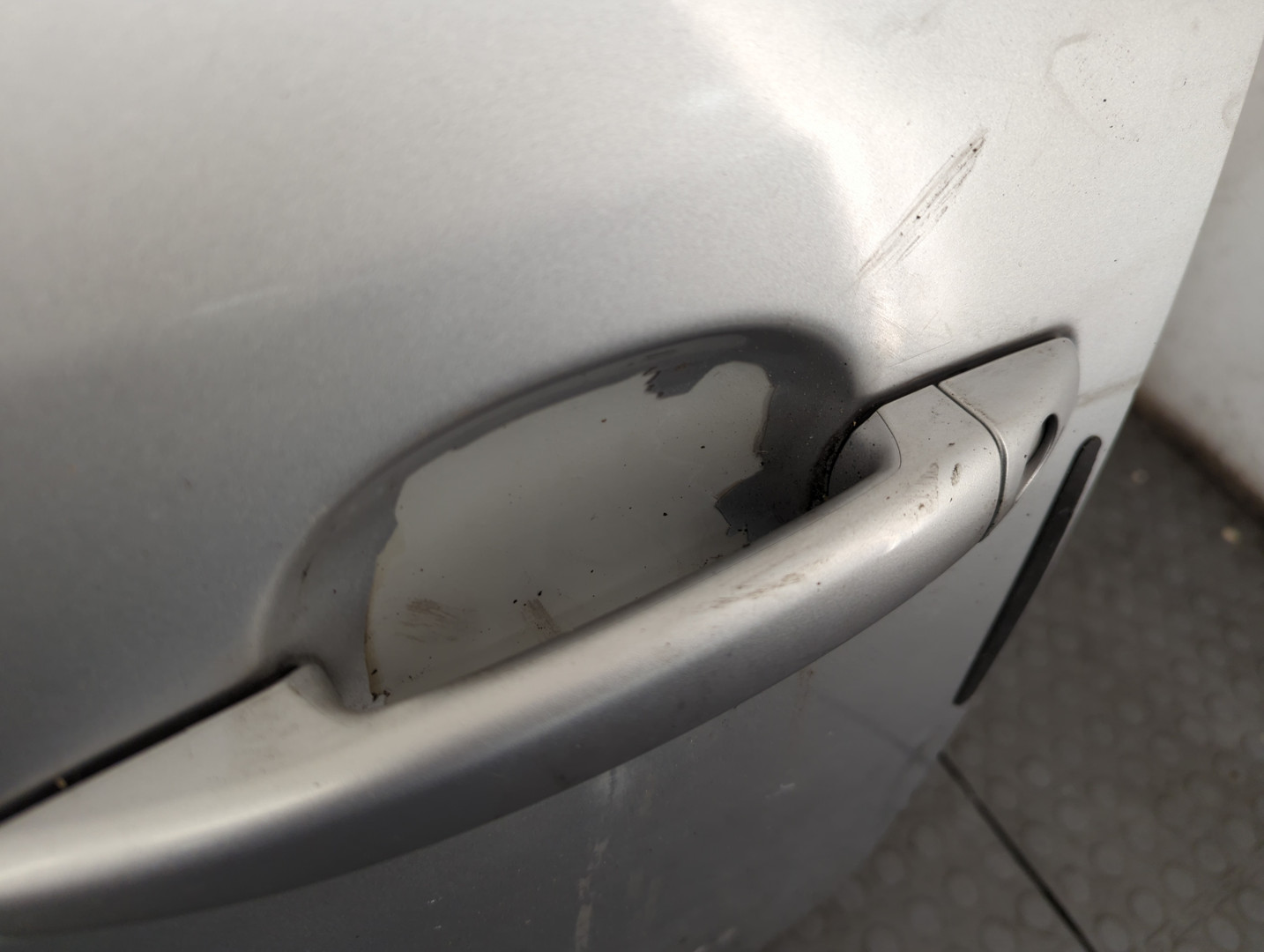 Дверь передняя левая