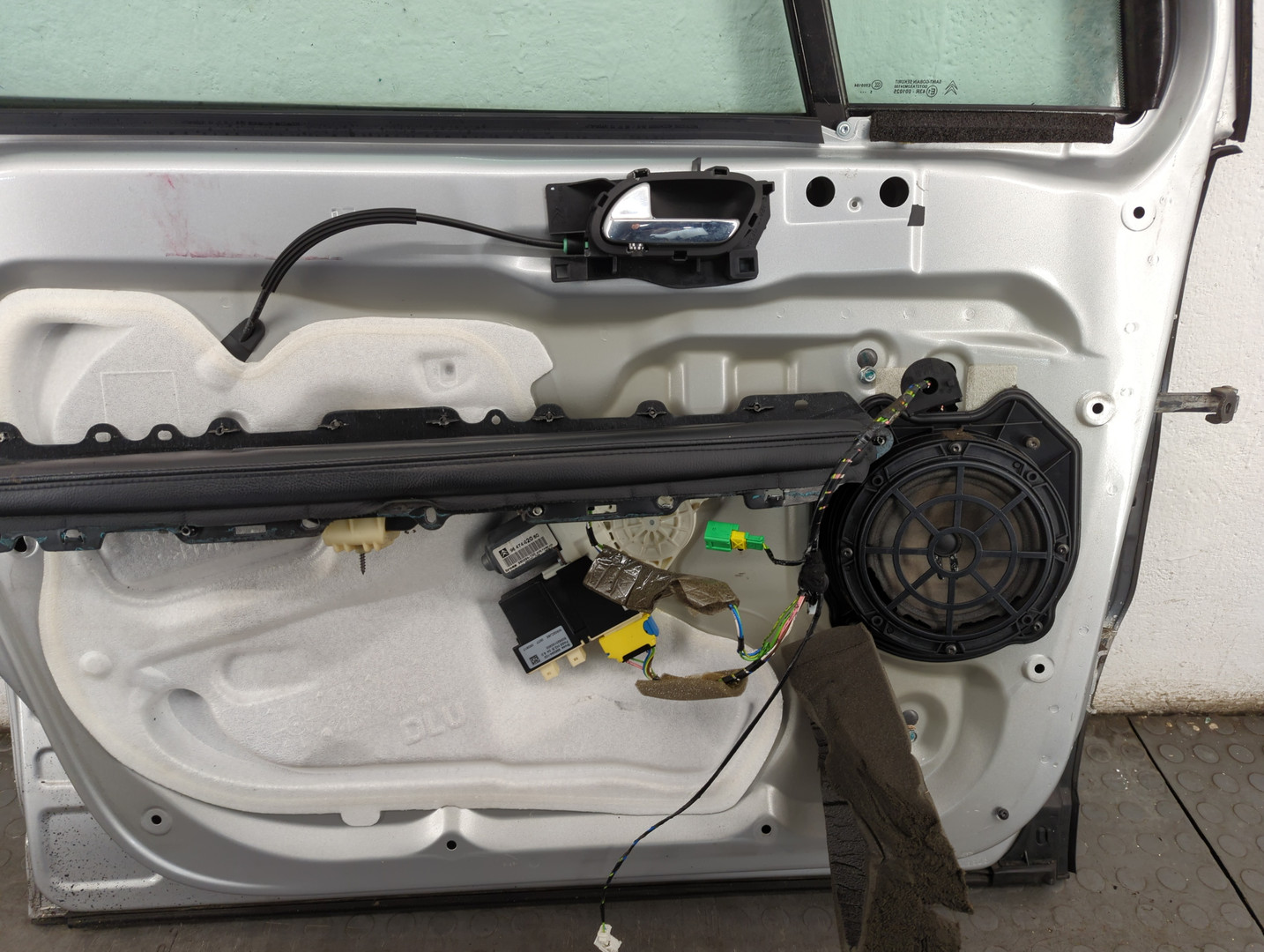 Дверь передняя левая