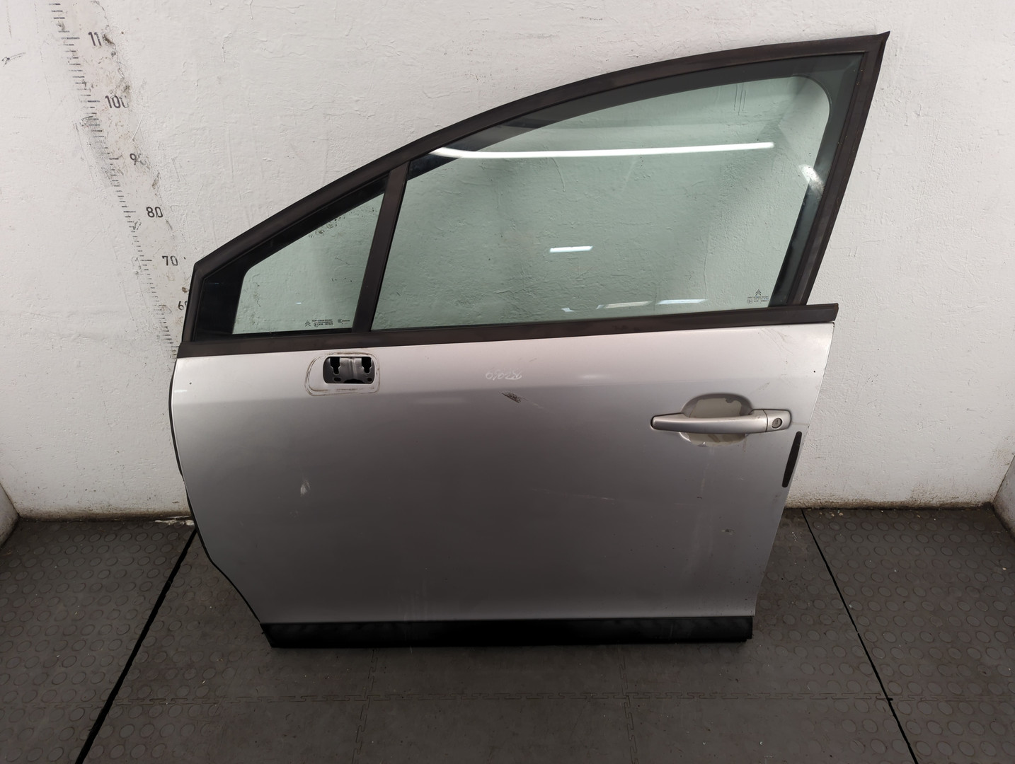 Дверь передняя левая