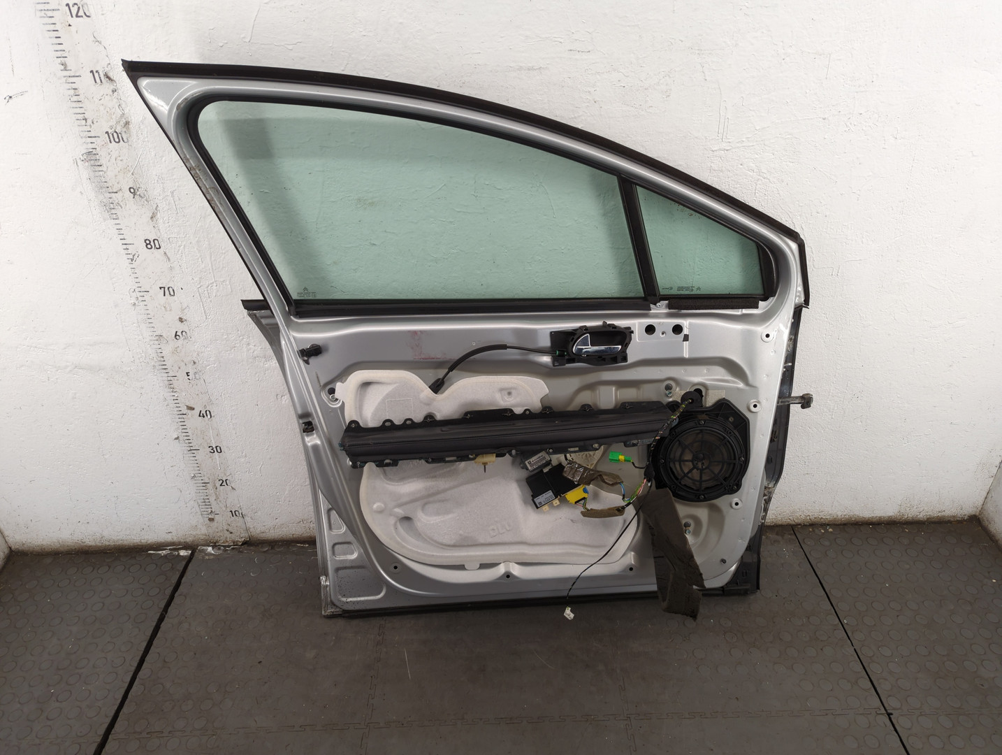 Дверь передняя левая