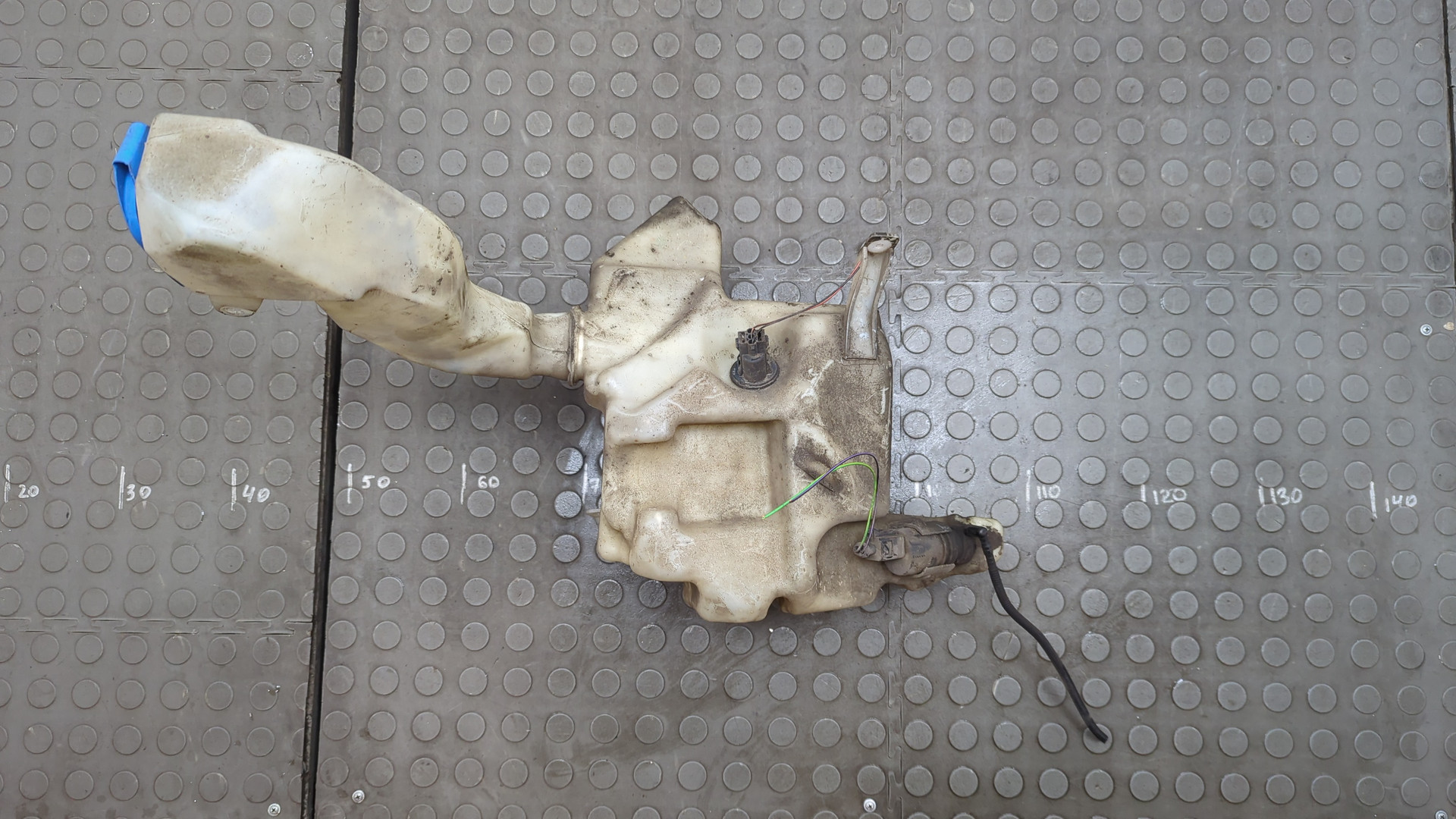 Бачок омывателя лобового стекла