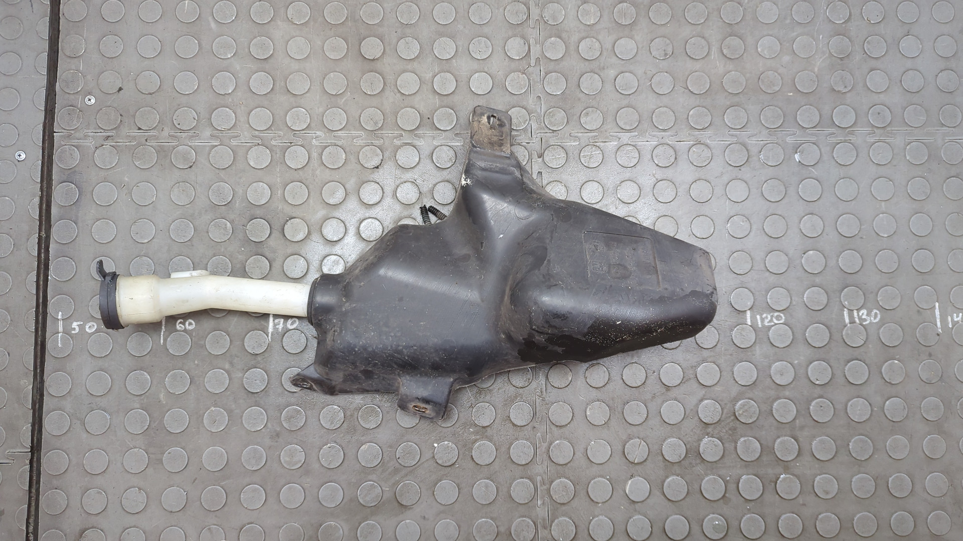 Бачок омывателя лобового стекла