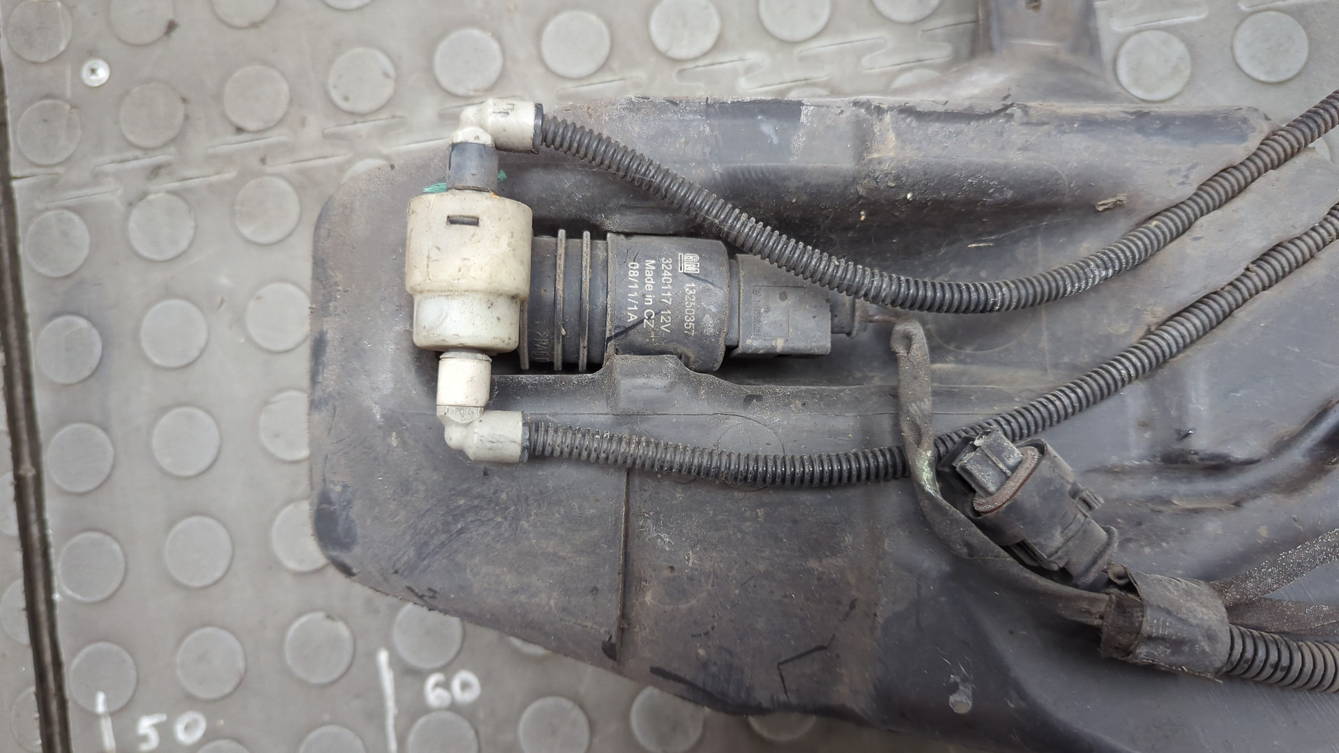 Бачок омывателя лобового стекла