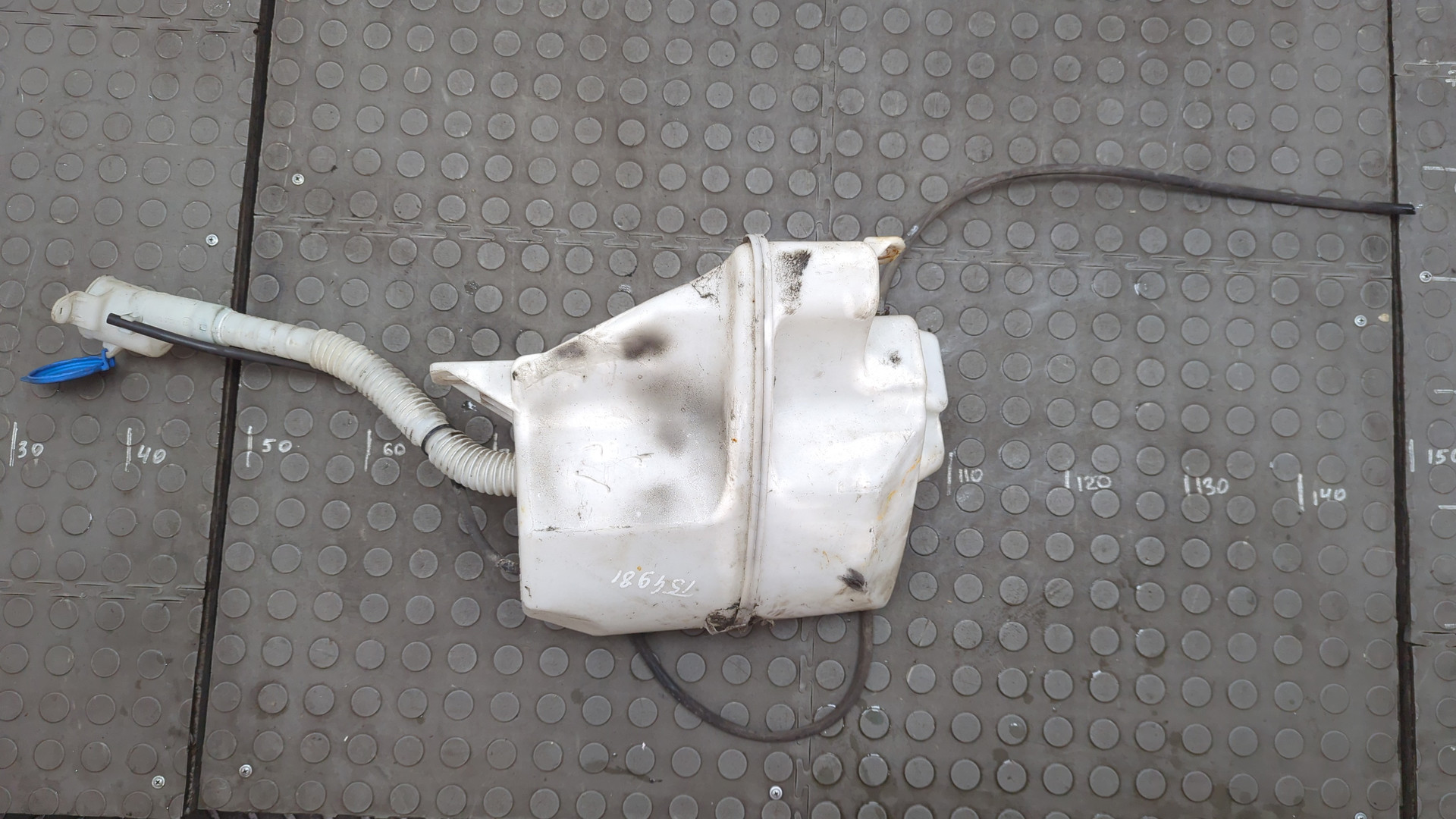 Бачок омывателя лобового стекла