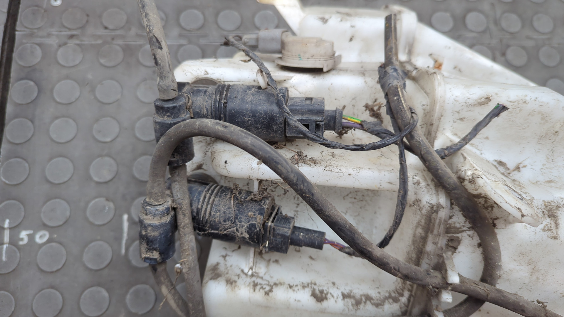 Бачок омывателя лобового стекла