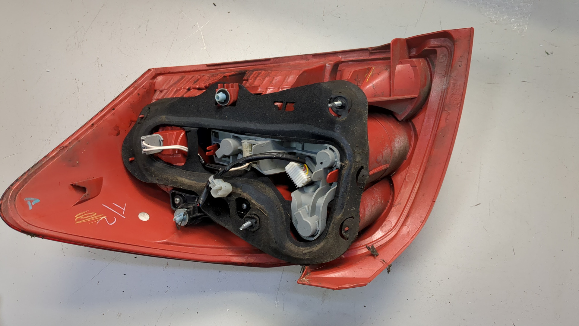 Фонарь задний левый