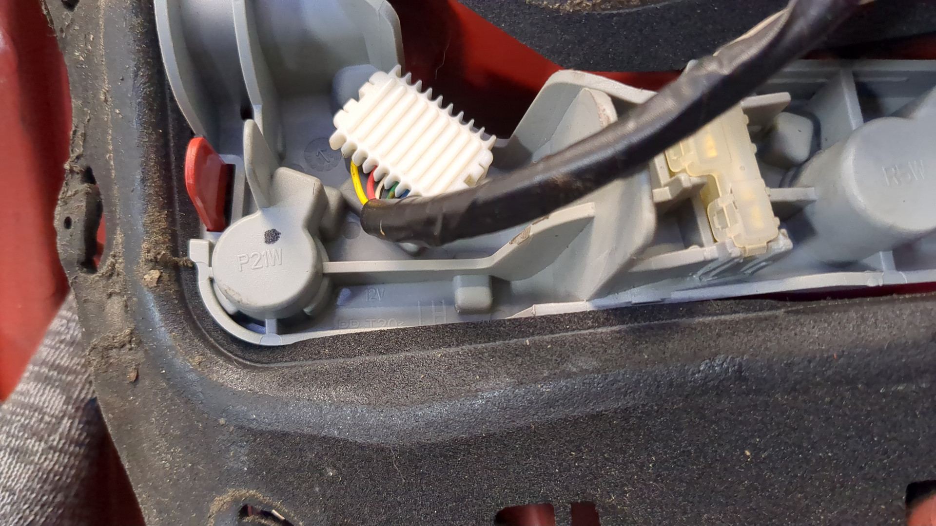 Фонарь задний левый