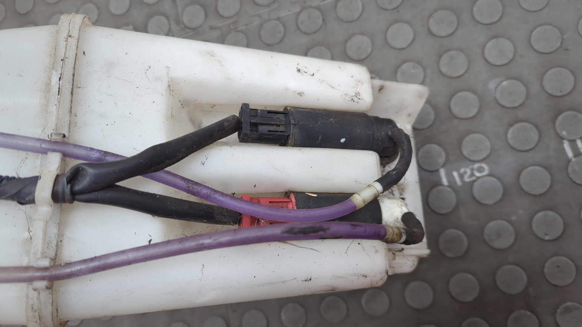 Бачок омывателя лобового стекла