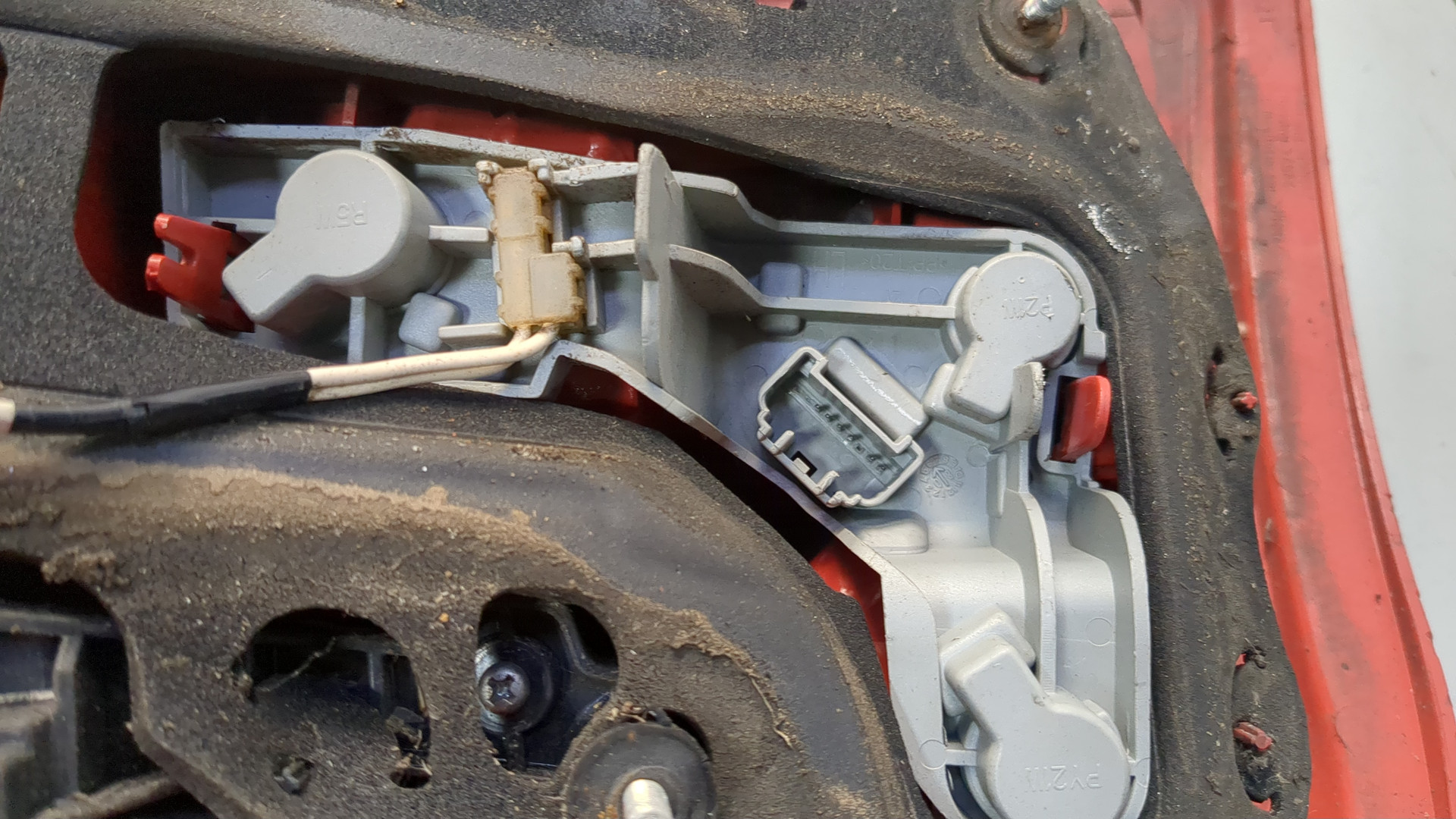 Фонарь задний левый