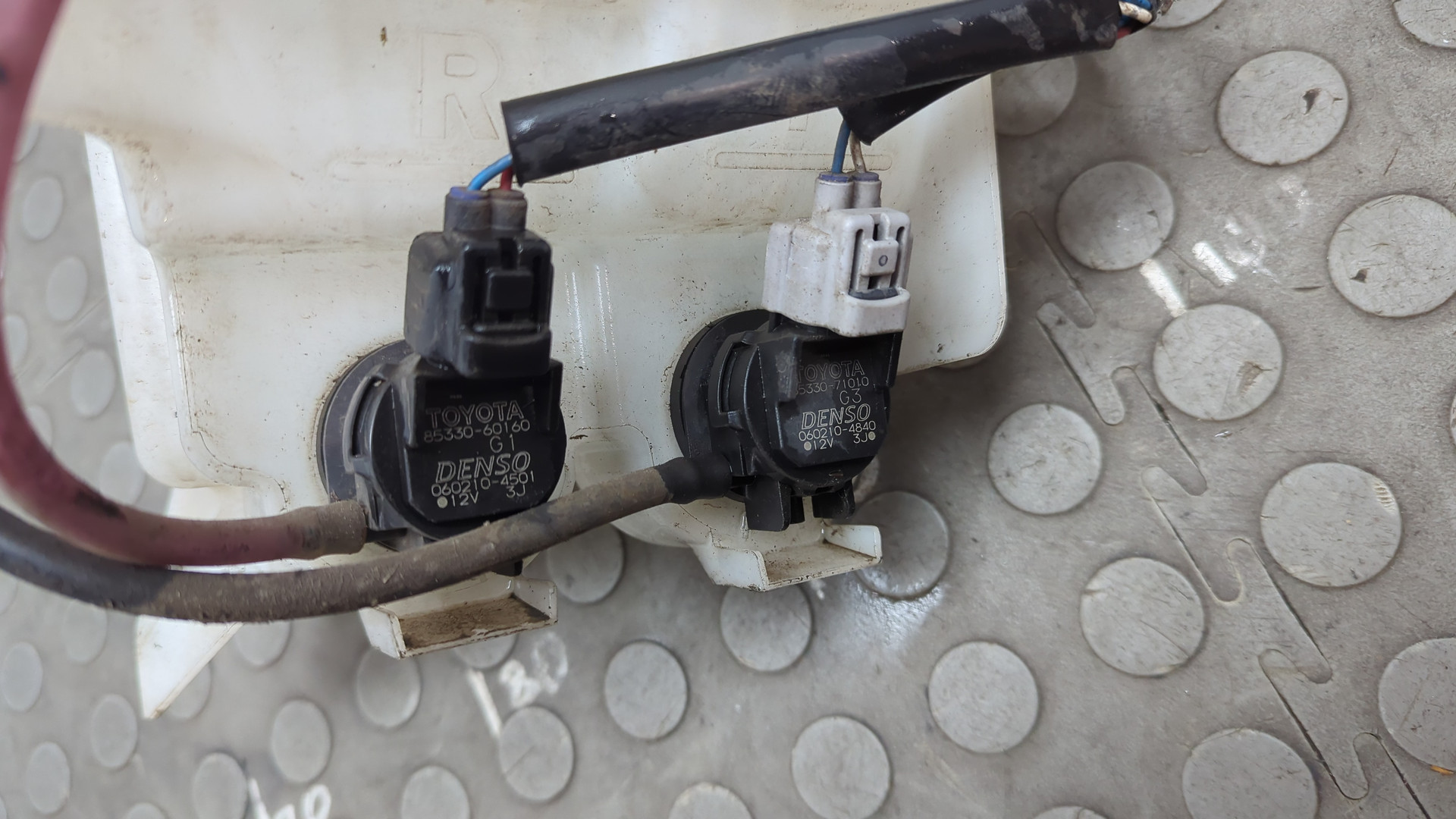 Бачок омывателя лобового стекла