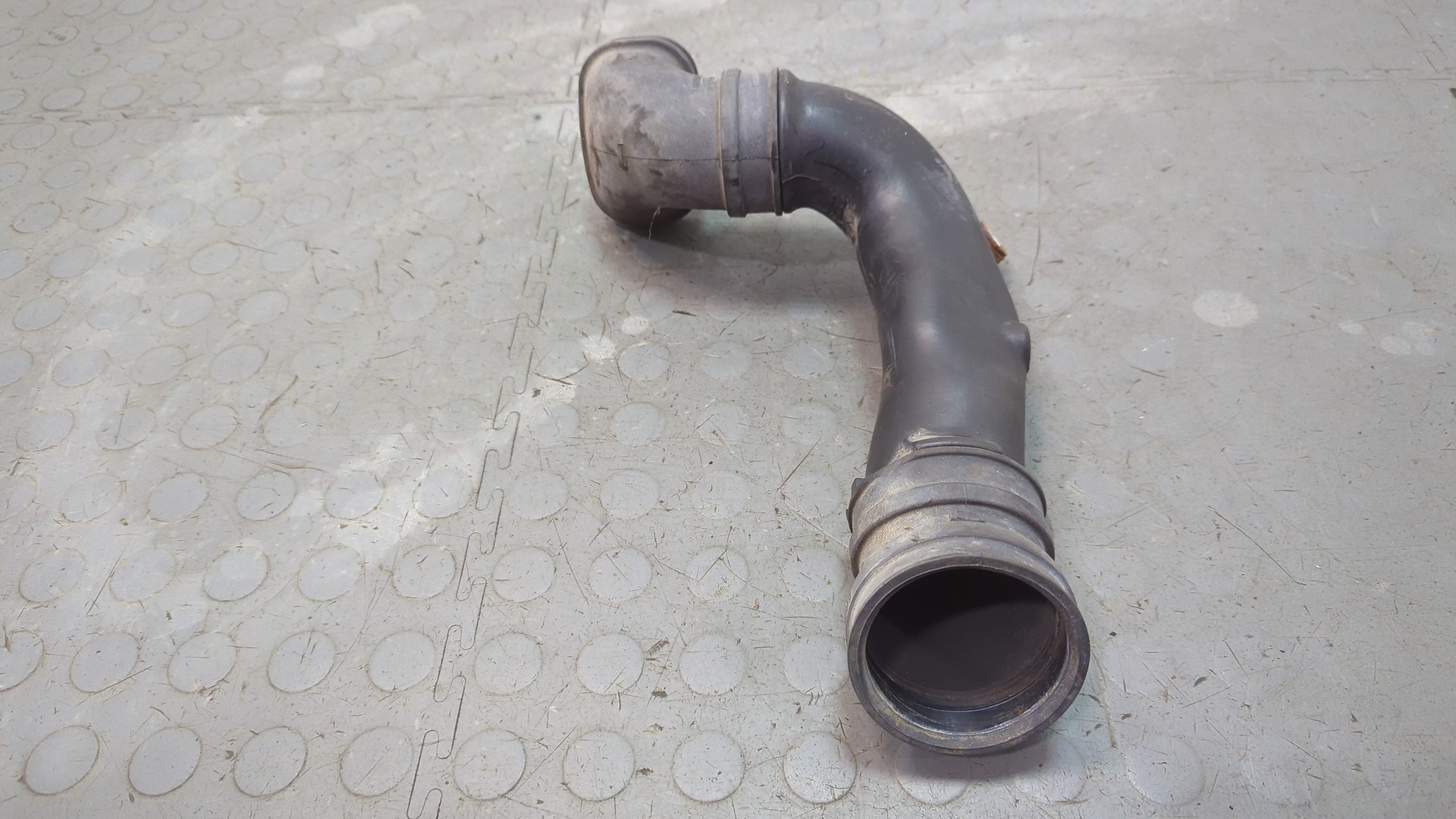 Патрубок воздушного фильтра