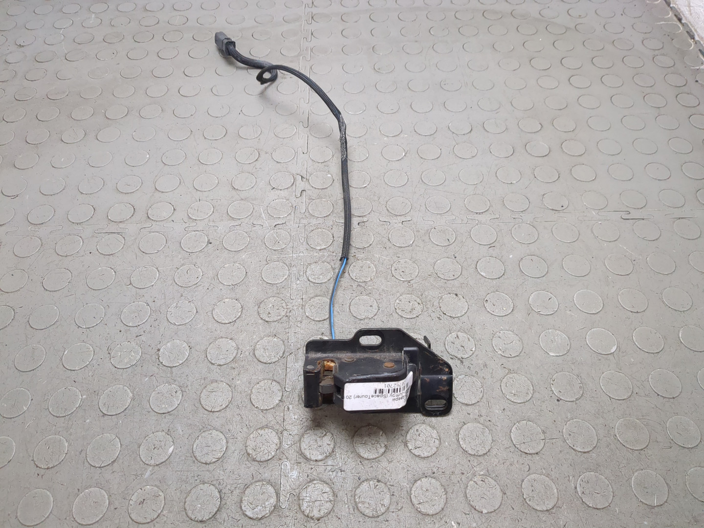 Замок двери задней левой