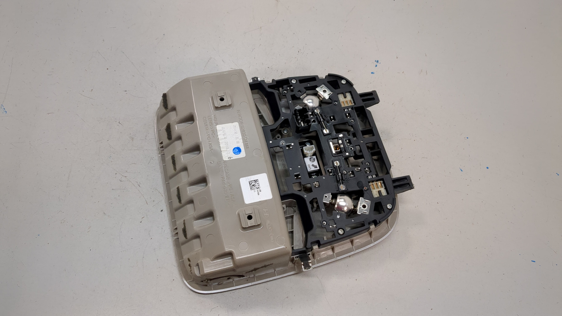 Плафон салонный