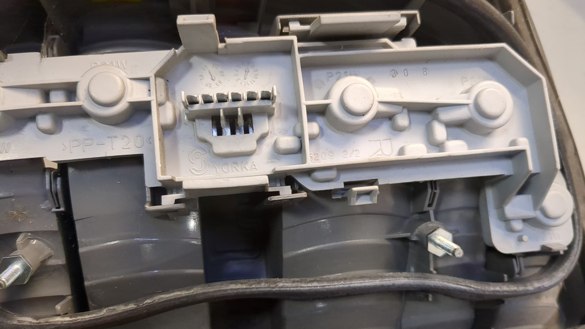 Фонарь задний правый