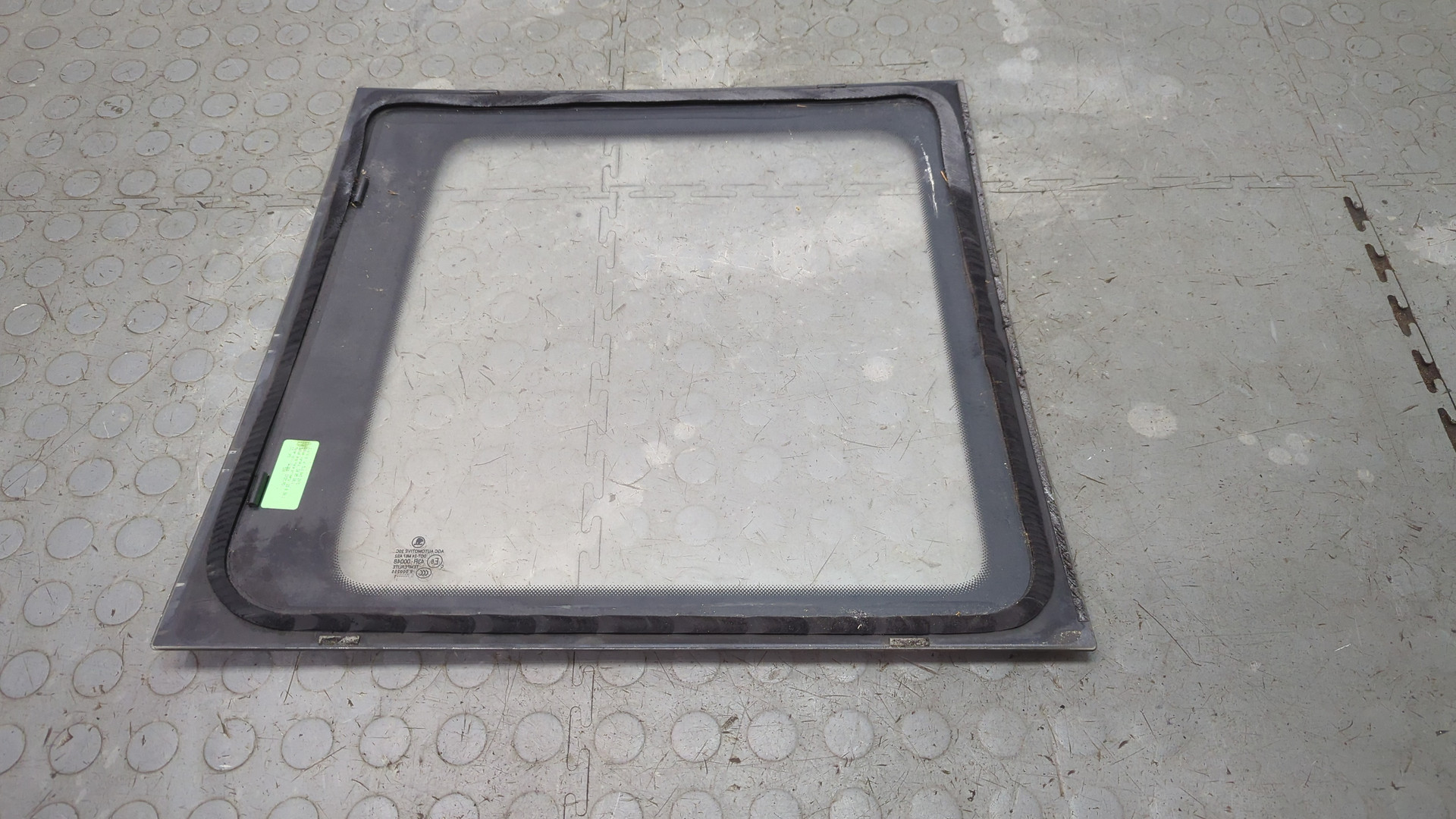 Стекло боковое