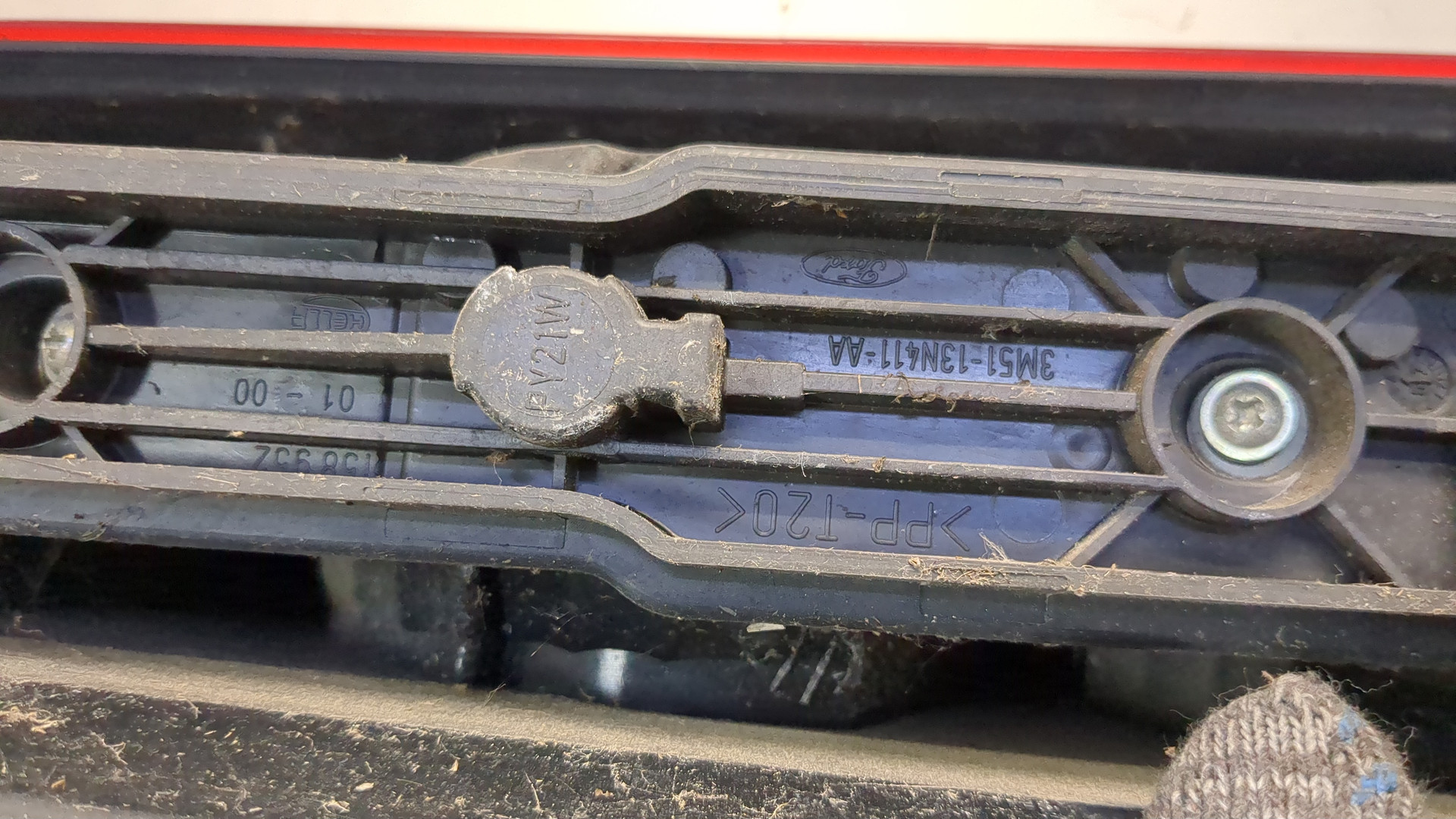 Фонарь задний левый