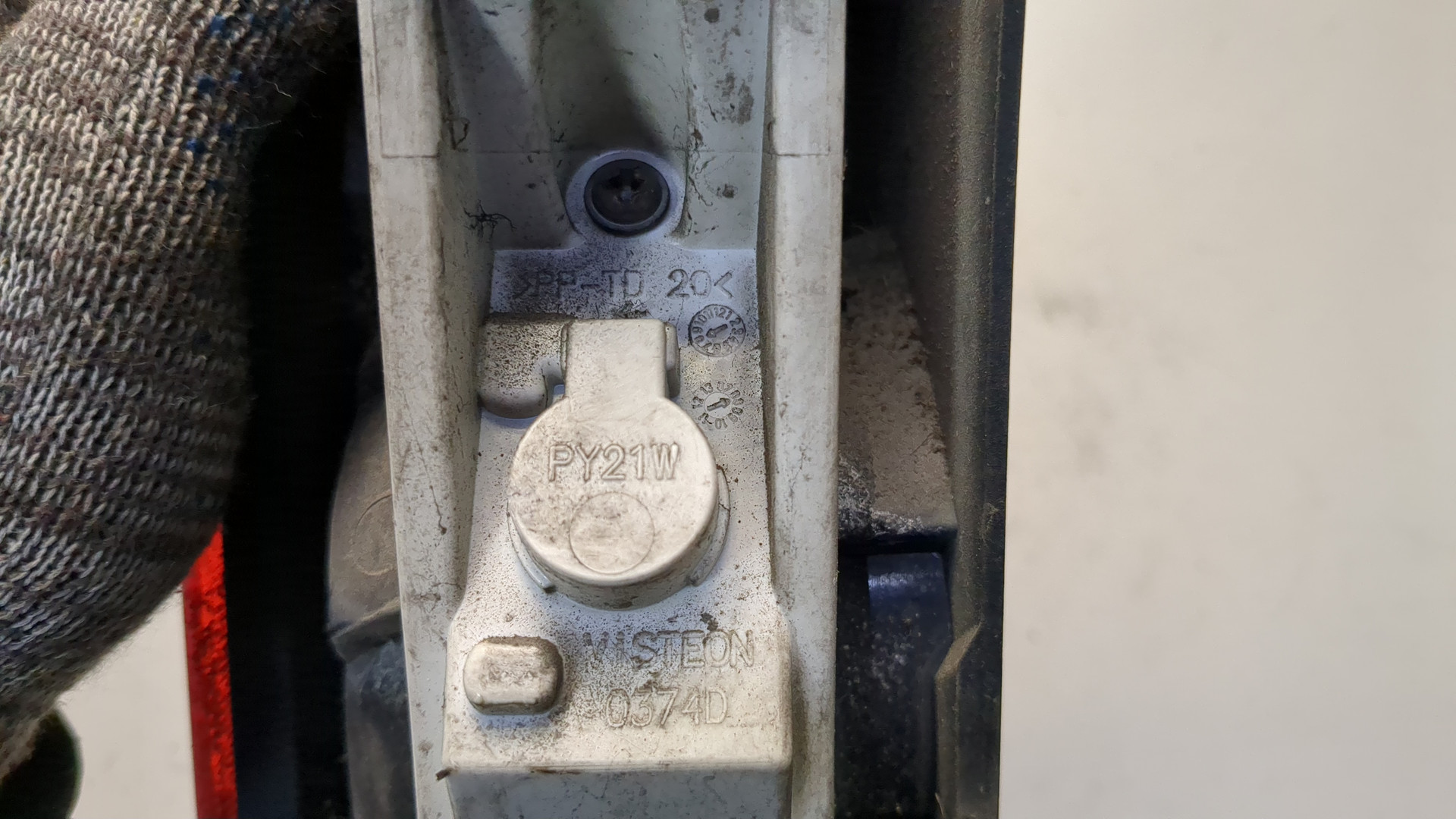 Фонарь задний правый