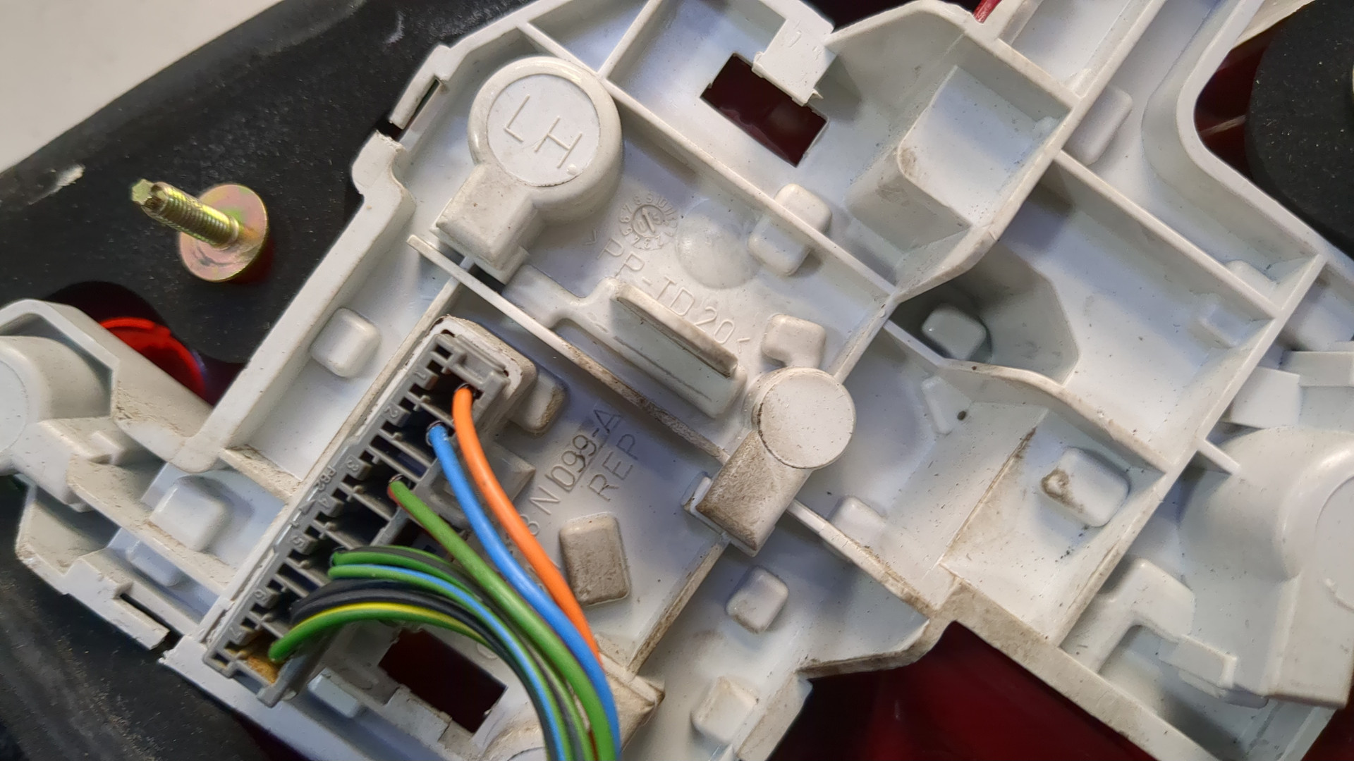 Фонарь задний левый