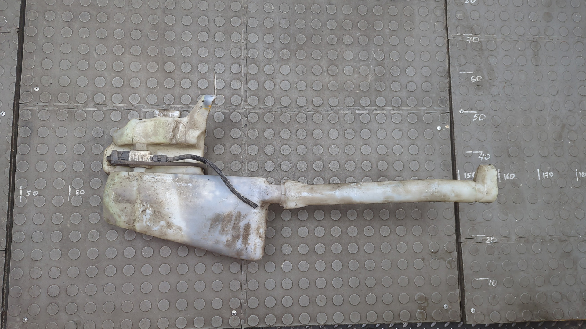 Бачок омывателя лобового стекла