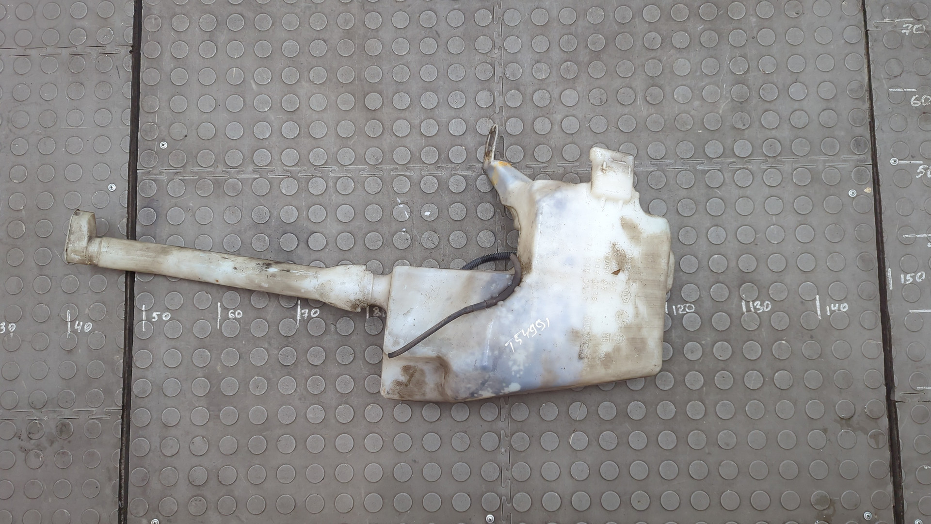 Бачок омывателя лобового стекла