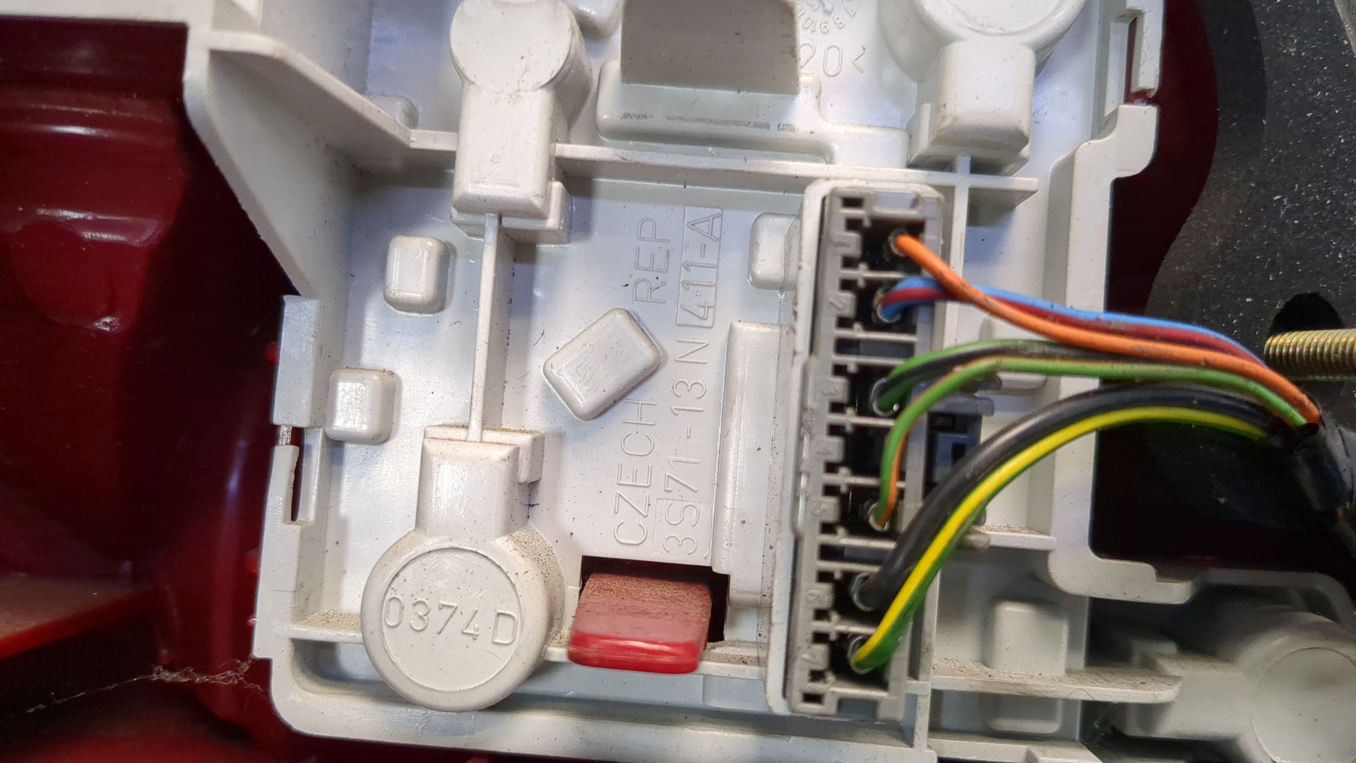 Фонарь задний правый