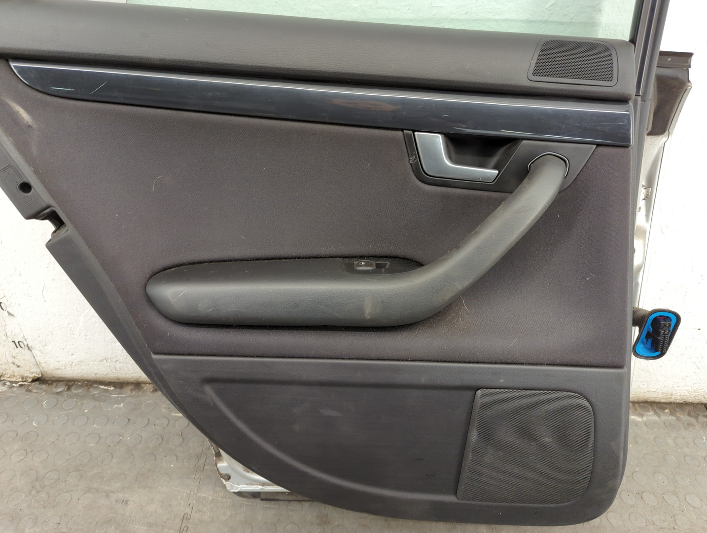 Дверь задняя левая