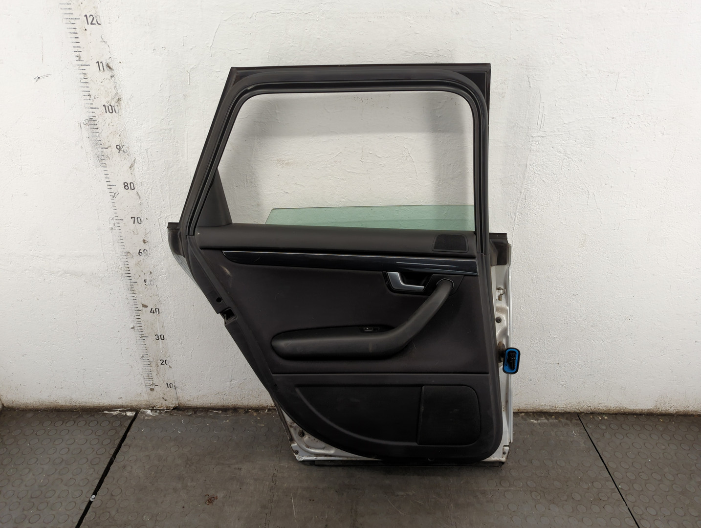Дверь задняя левая