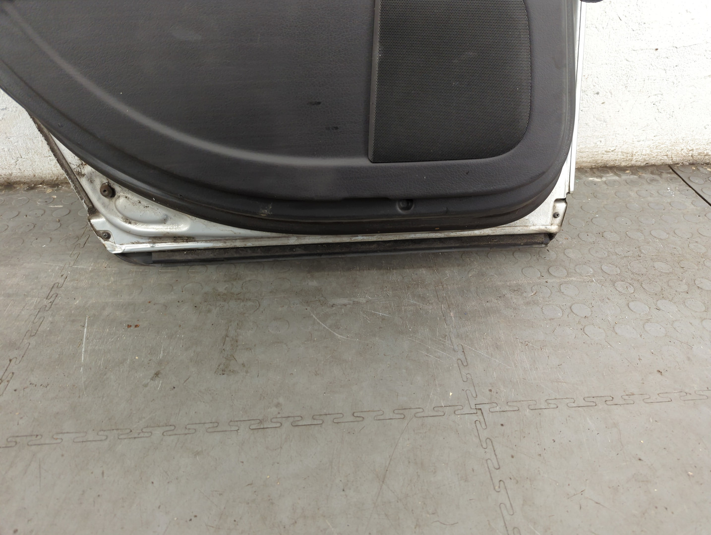 Дверь задняя левая