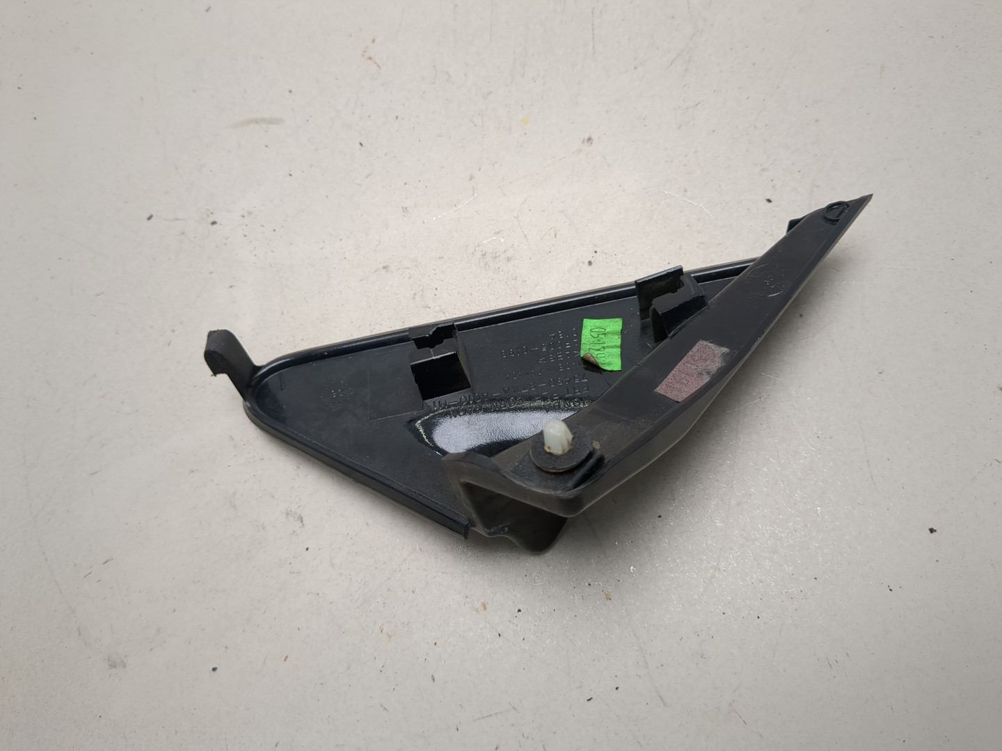 Накладка переднего крыла правого