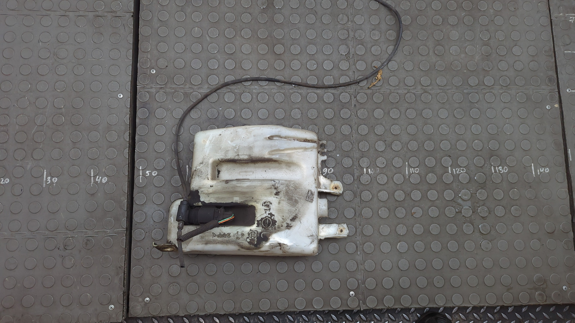 Бачок омывателя лобового стекла