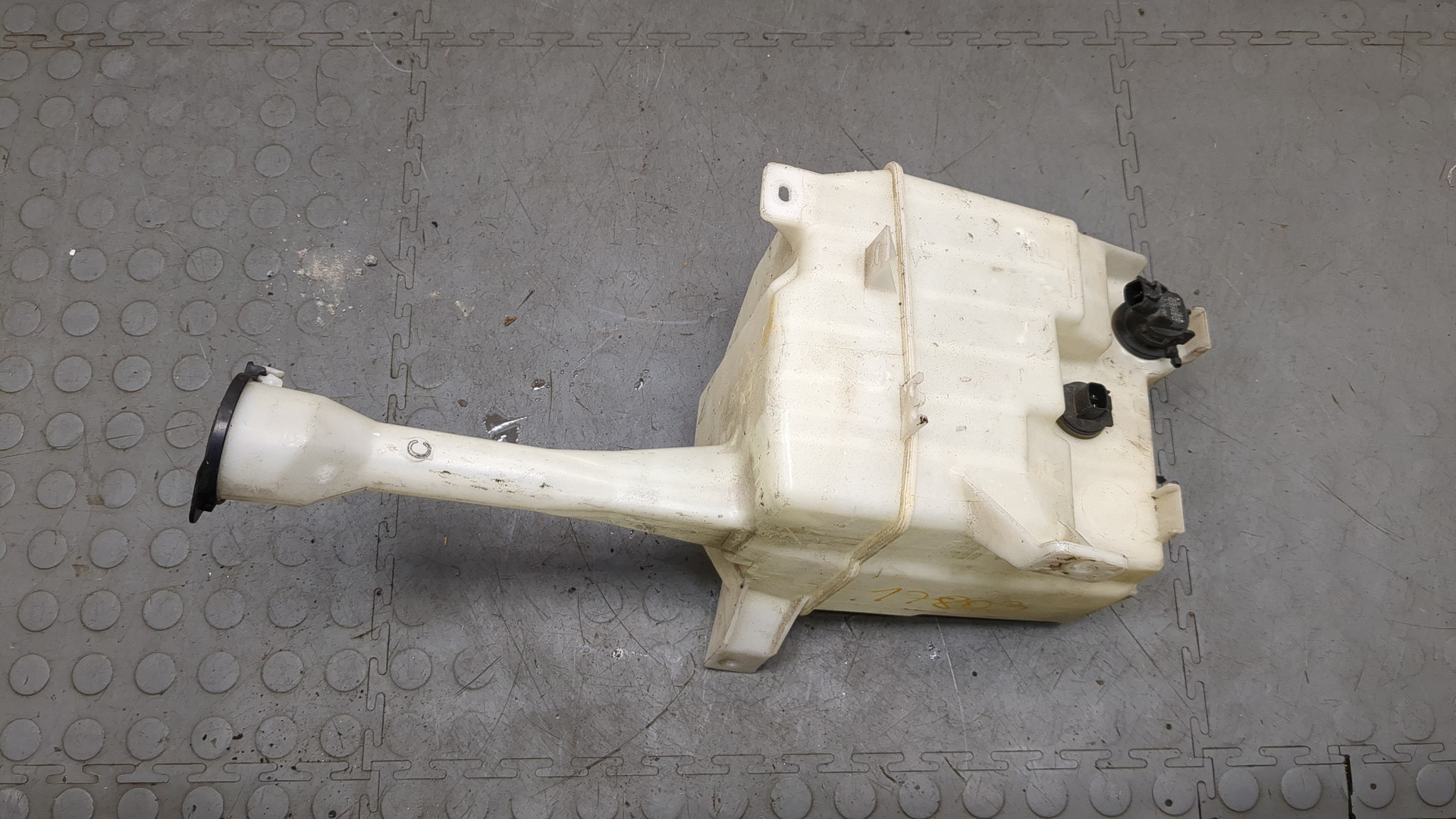 Бачок омывателя лобового стекла