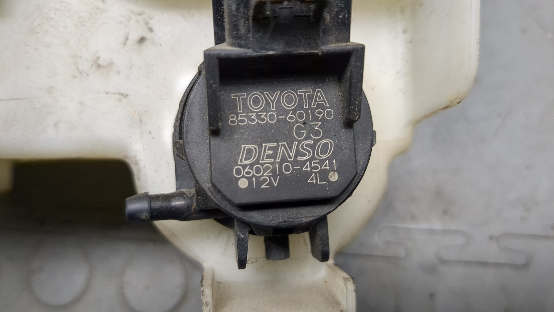 Бачок омывателя лобового стекла