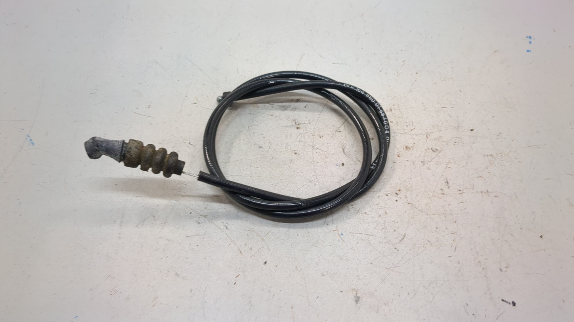 Трос открывания капота