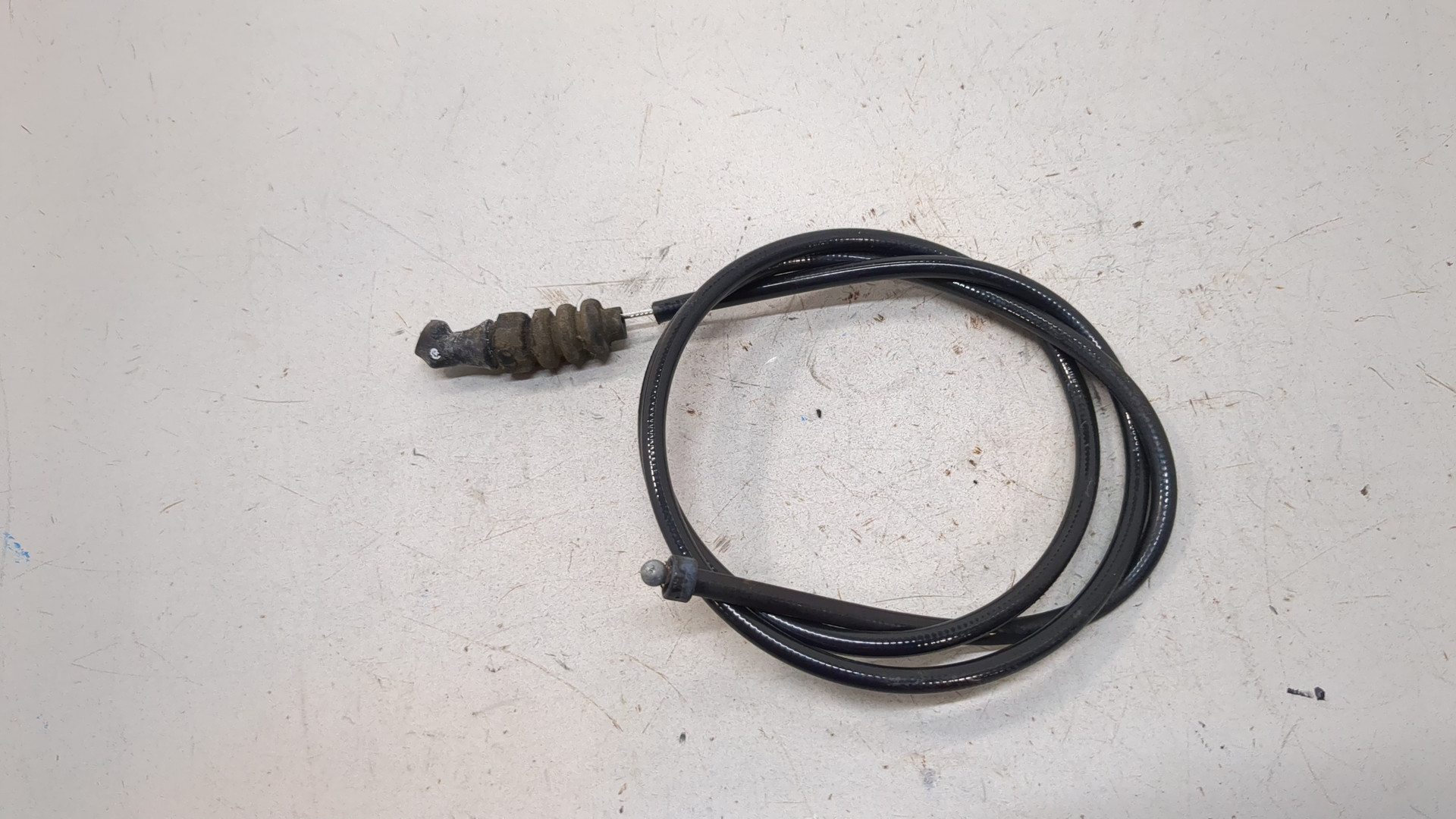 Трос открывания капота