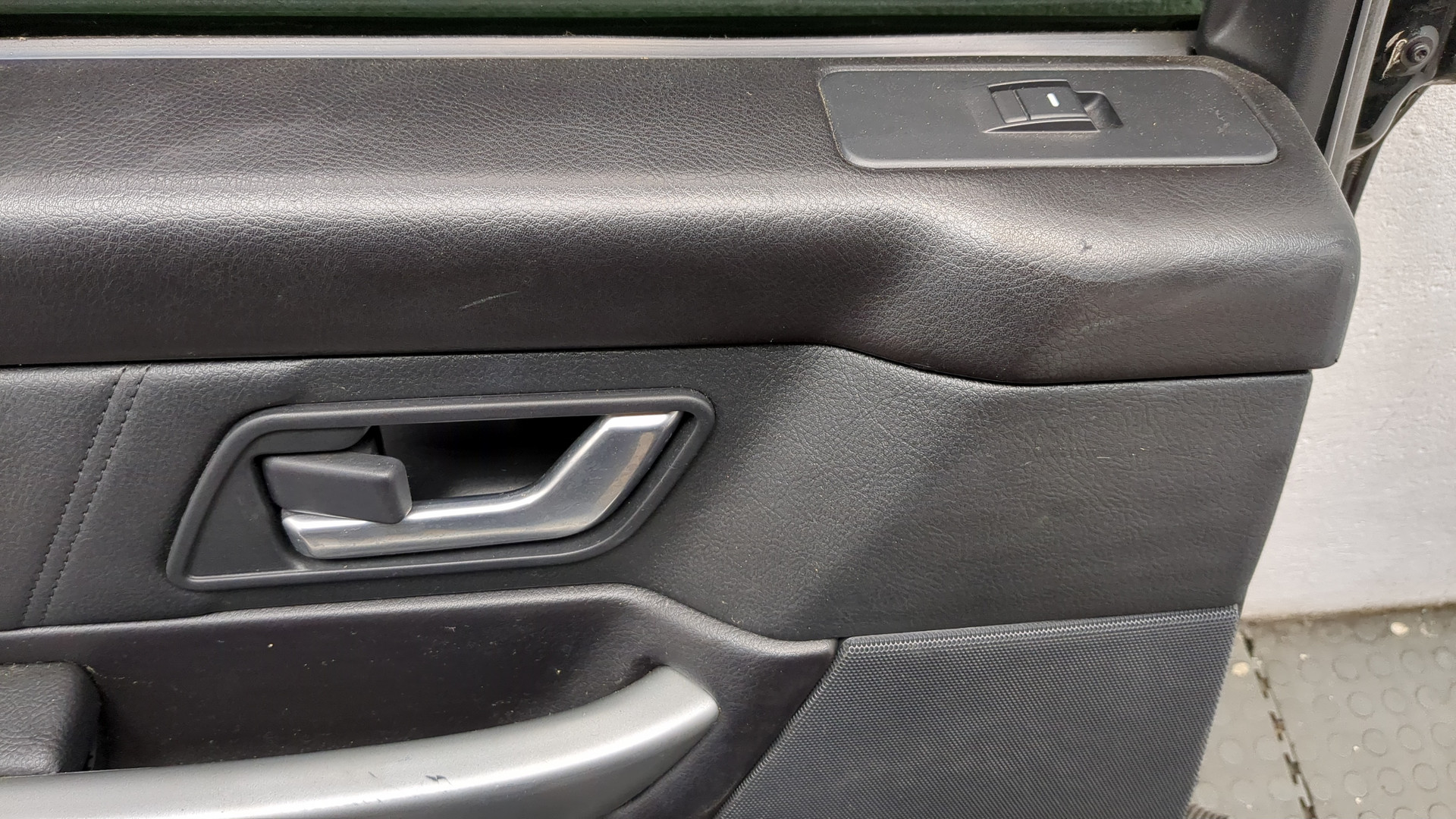 Дверь задняя левая