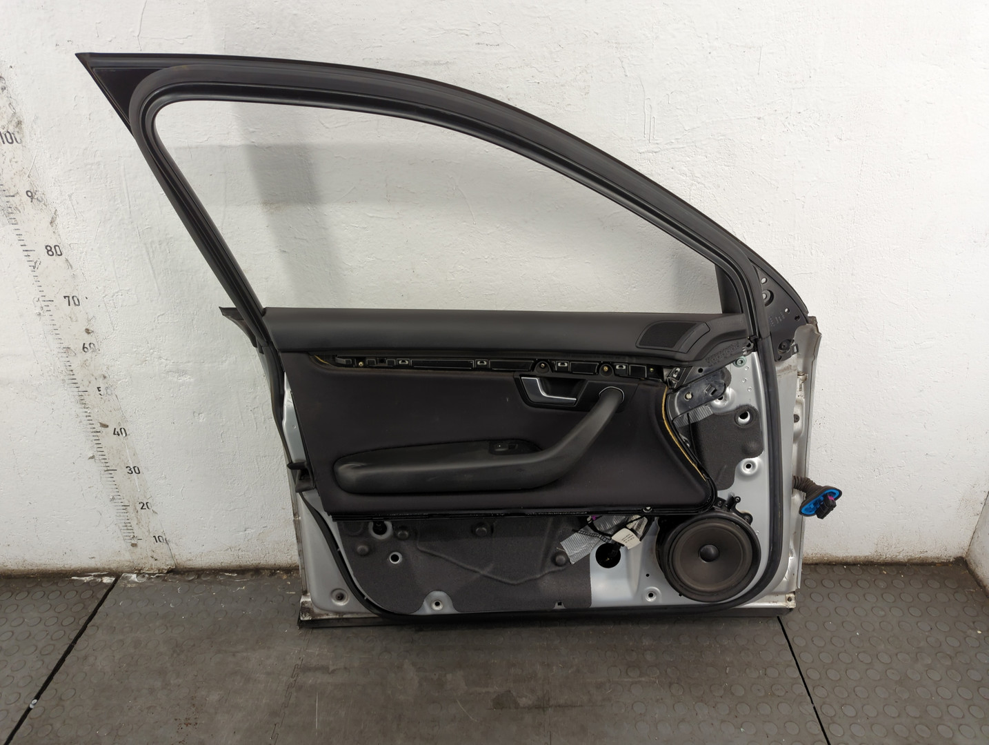 Дверь передняя левая