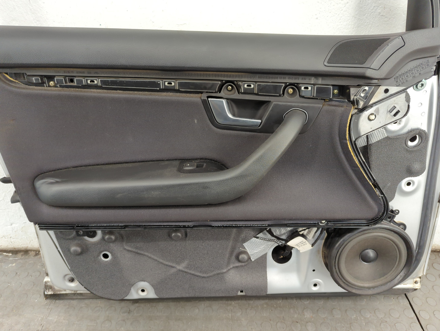 Дверь передняя левая