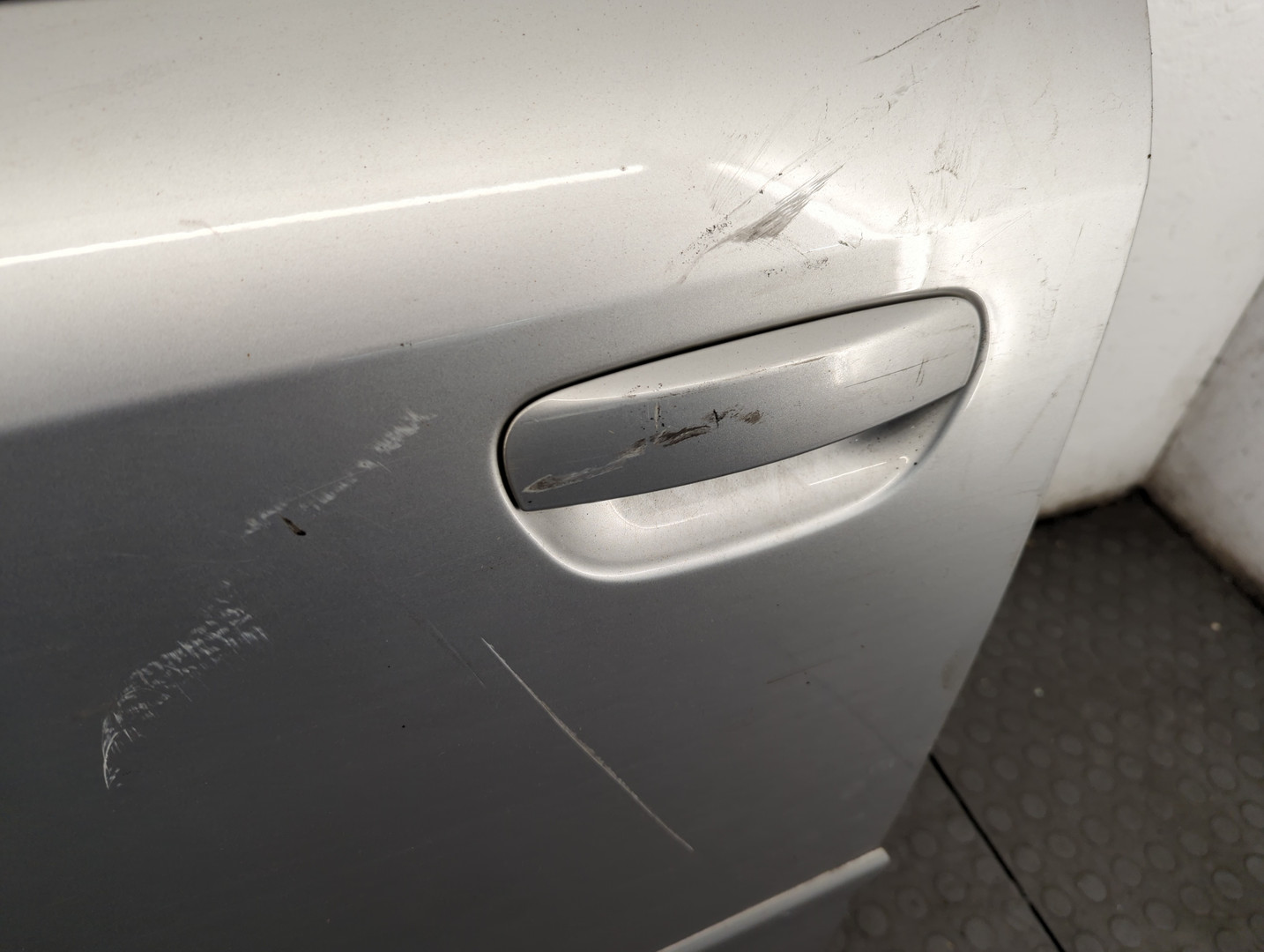 Дверь передняя левая