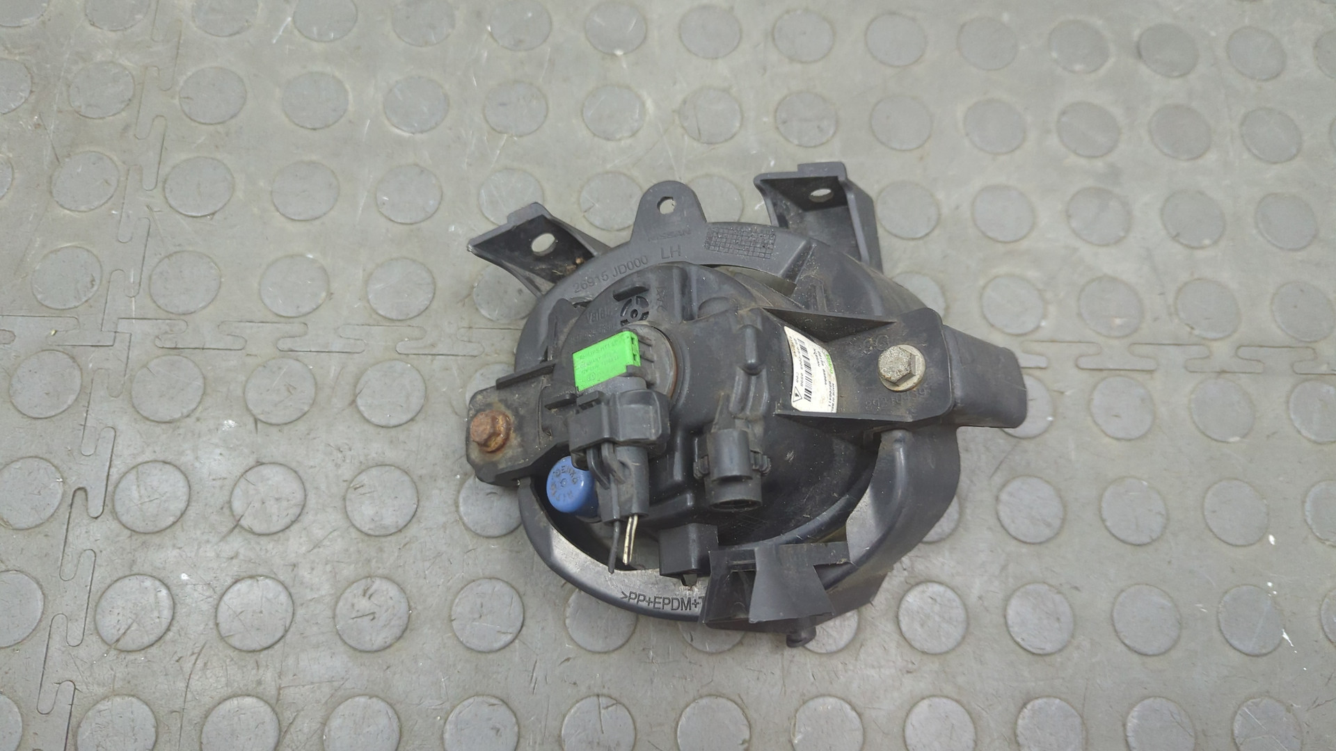 Фара противотуманная левая