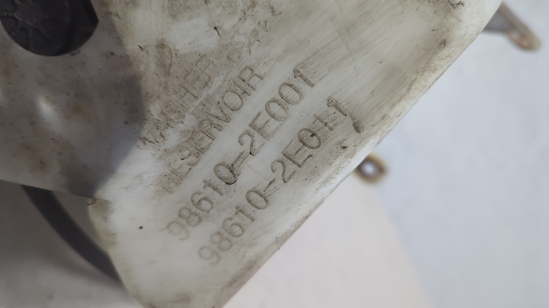 Бачок омывателя лобового стекла