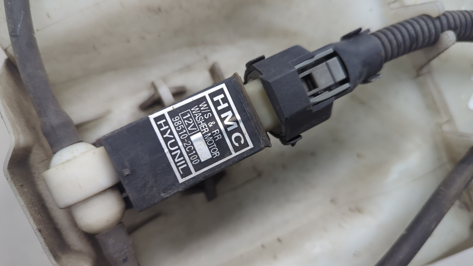 Бачок омывателя лобового стекла