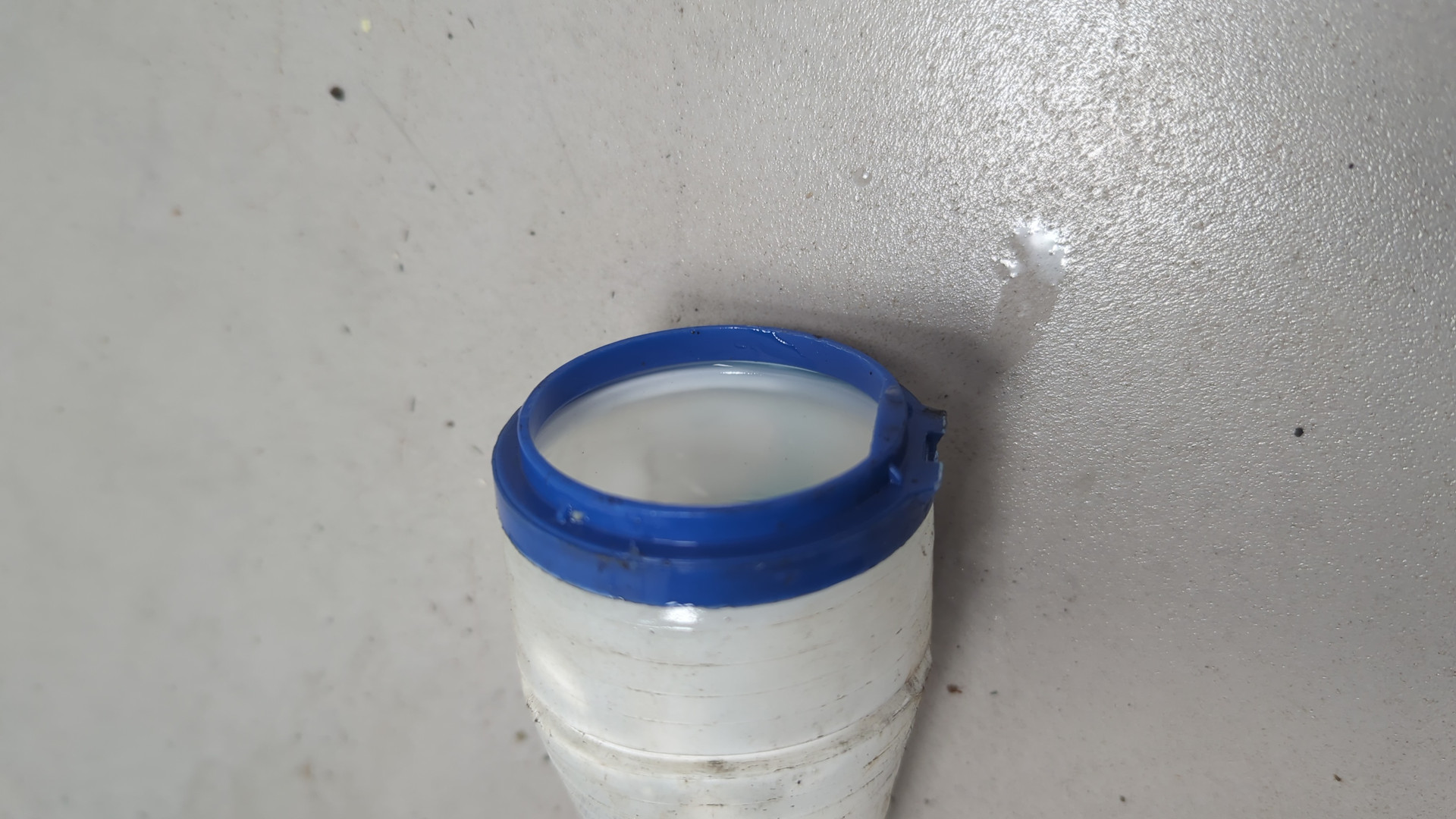 Бачок омывателя лобового стекла