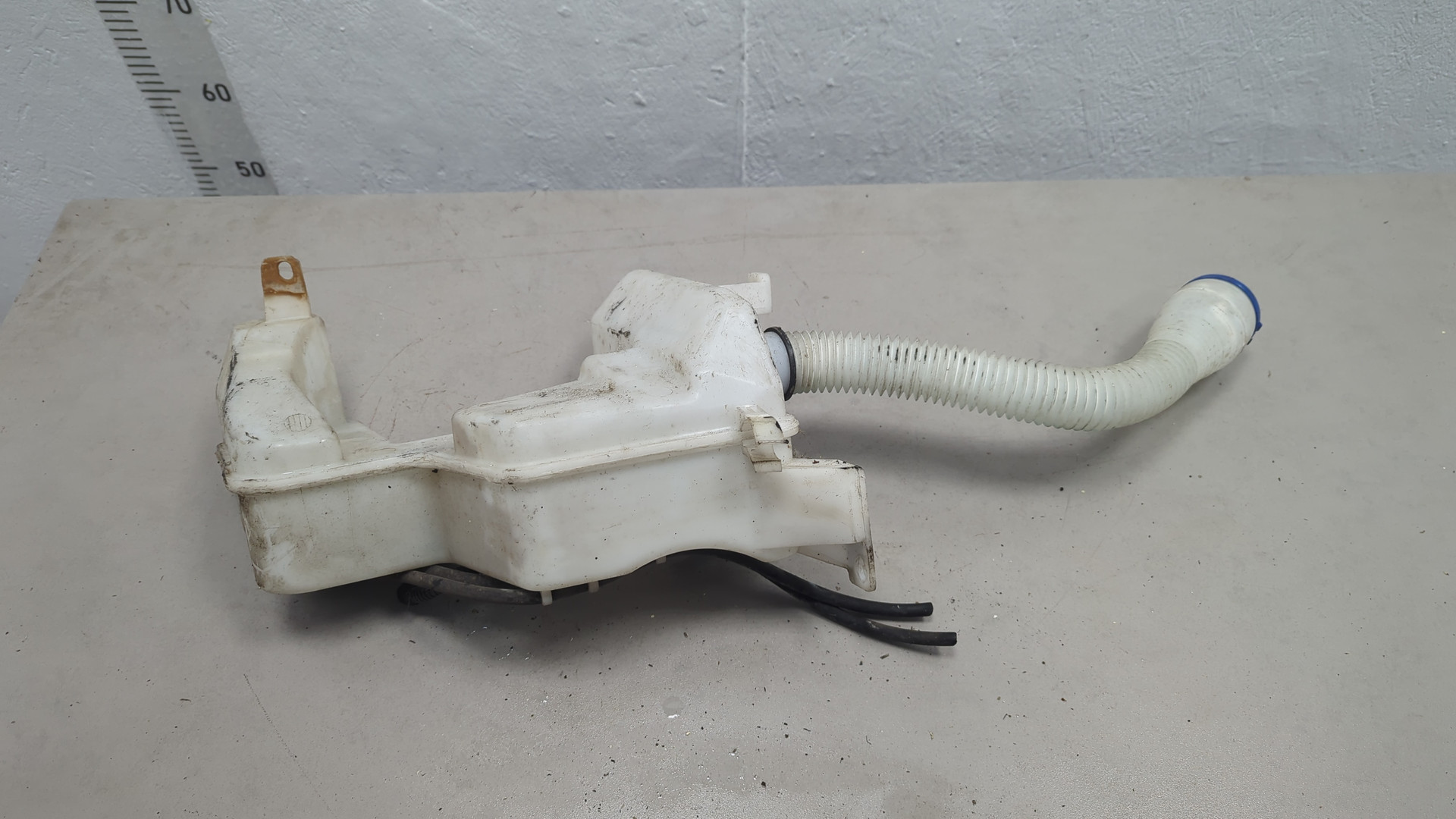 Бачок омывателя лобового стекла