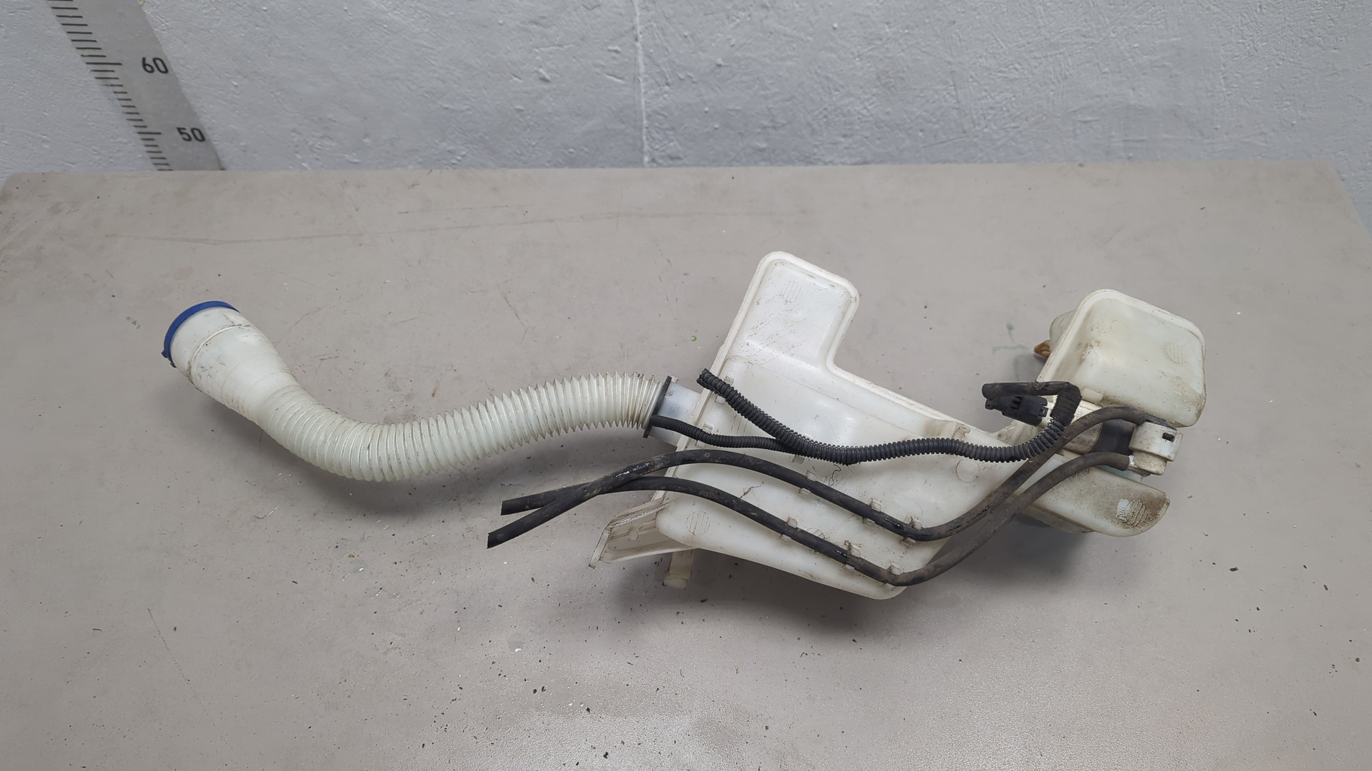 Бачок омывателя лобового стекла