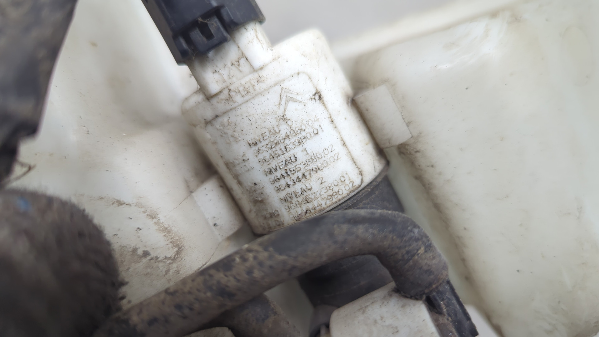 Бачок омывателя лобового стекла