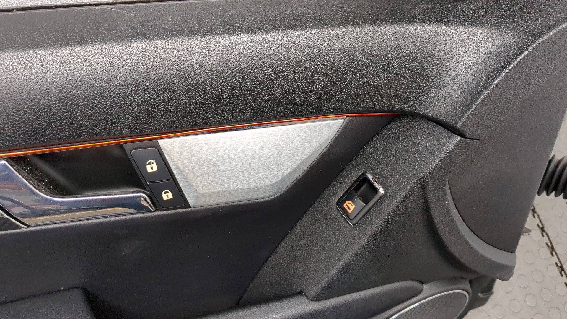 Дверь передняя левая