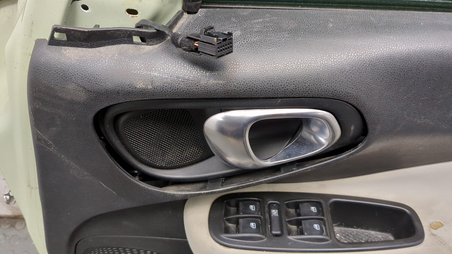 Дверь передняя правая