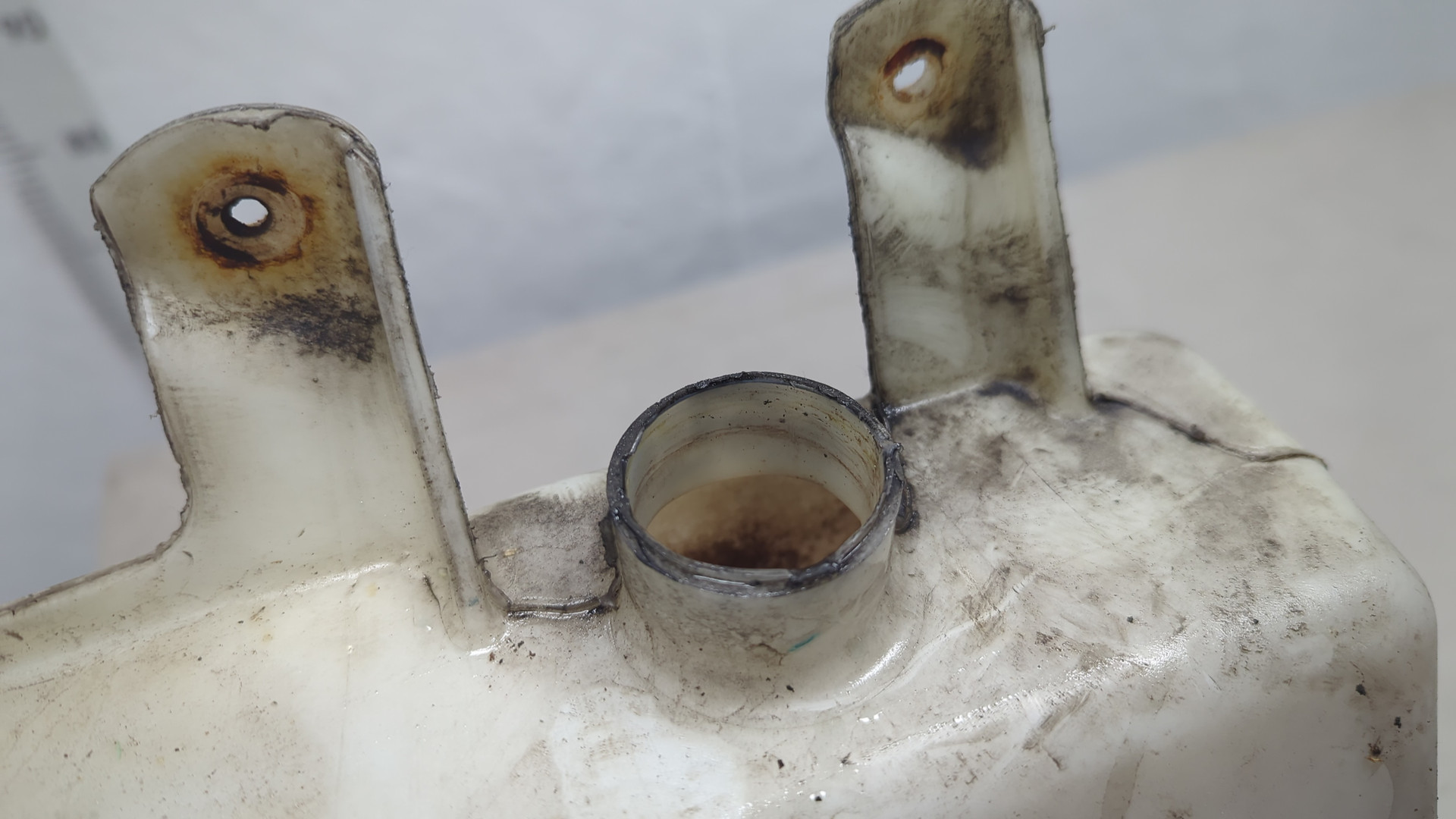 Бачок омывателя лобового стекла